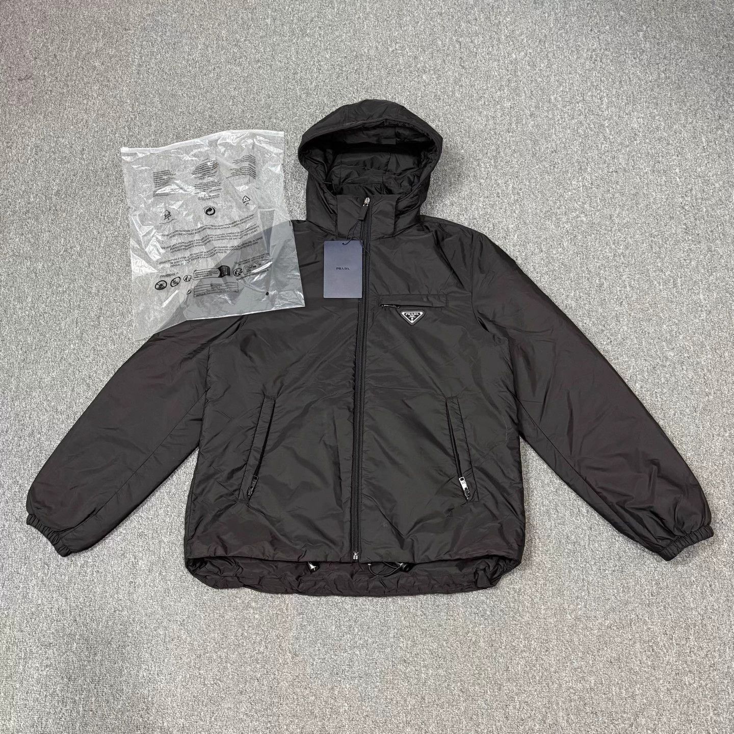 Prada Prada Messi recycled nylon black triangle logo puffer 50 Size US M / EU 48-50 / 2 - 1 Thumbnail