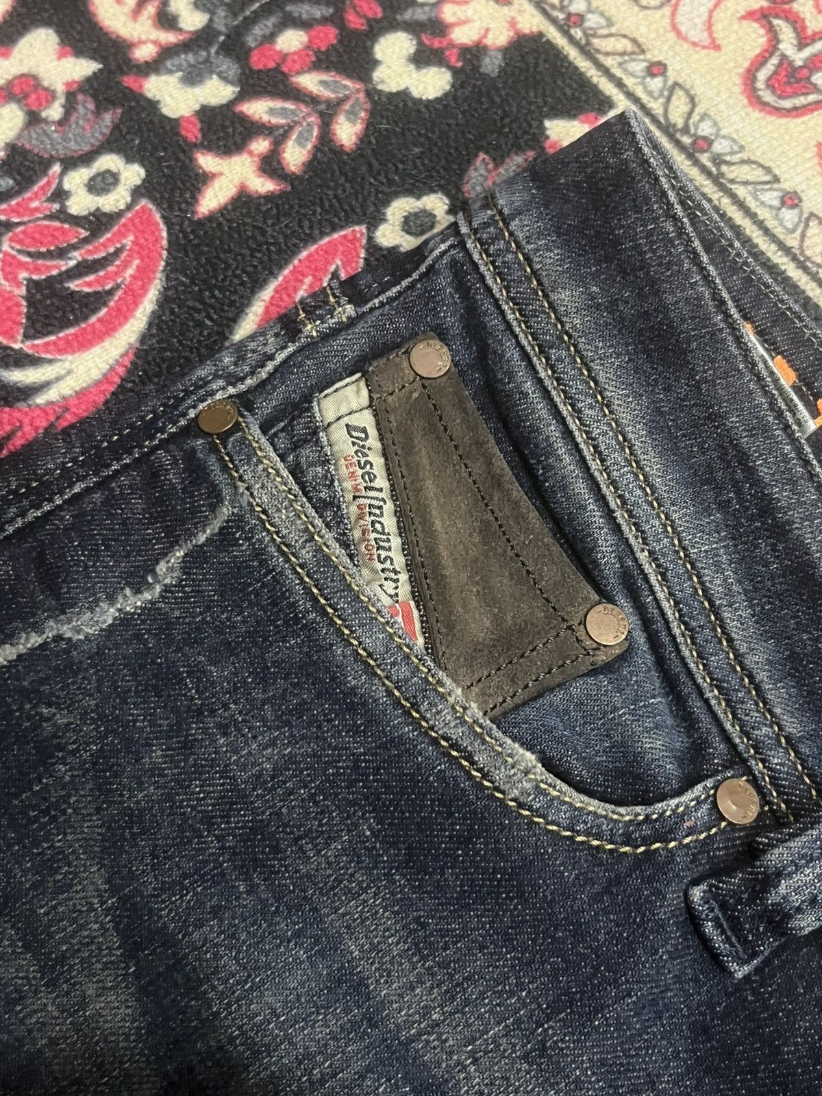 Diesel Black Gold Vintage Diesel “Viker-R-Box” Regular Straight Distress Jeans Size US 31 - 6 Thumbnail