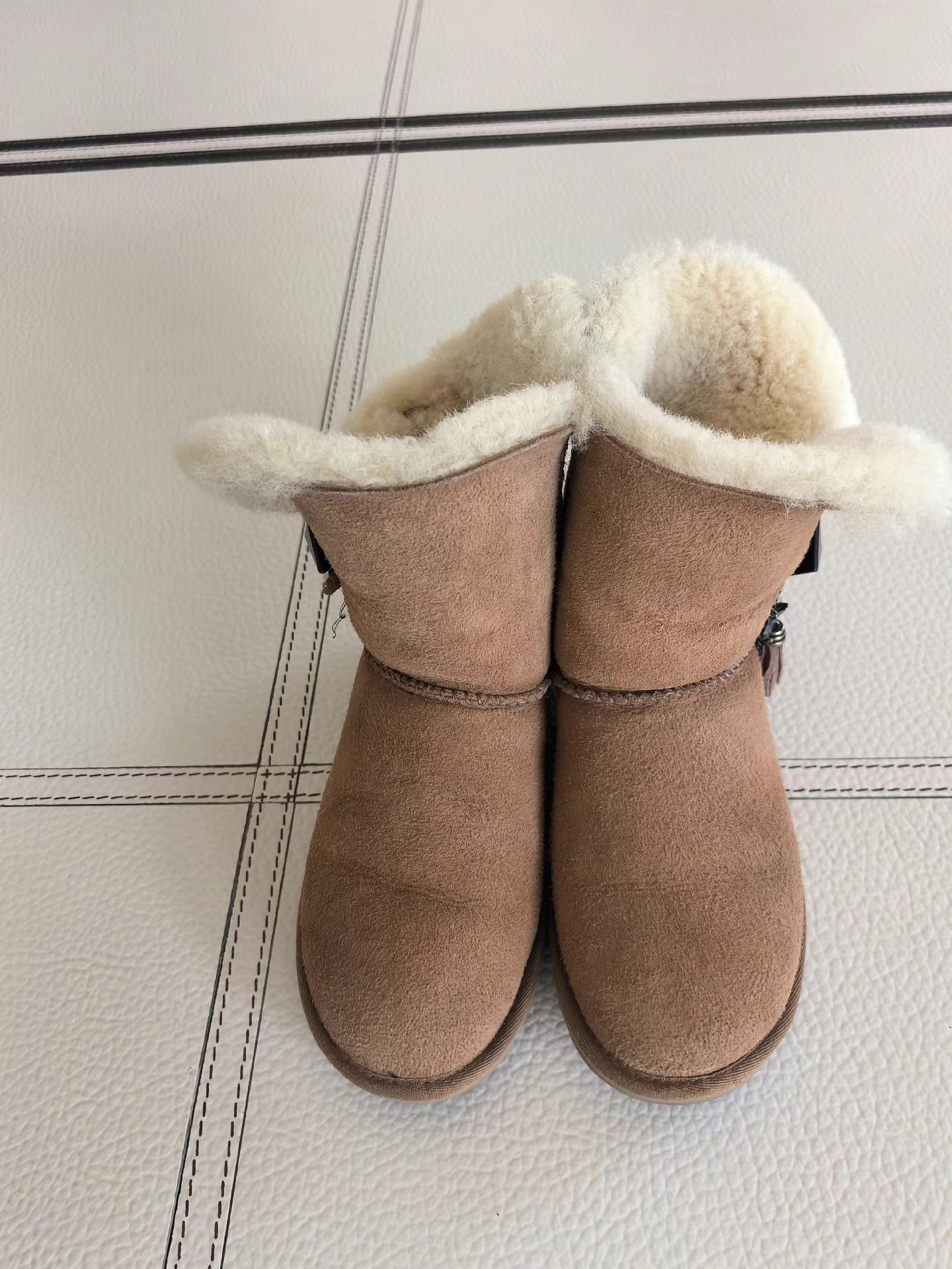 Ugg UGG Women's Shoes K17 Size US 7 / IT 37 - 1 Thumbnail