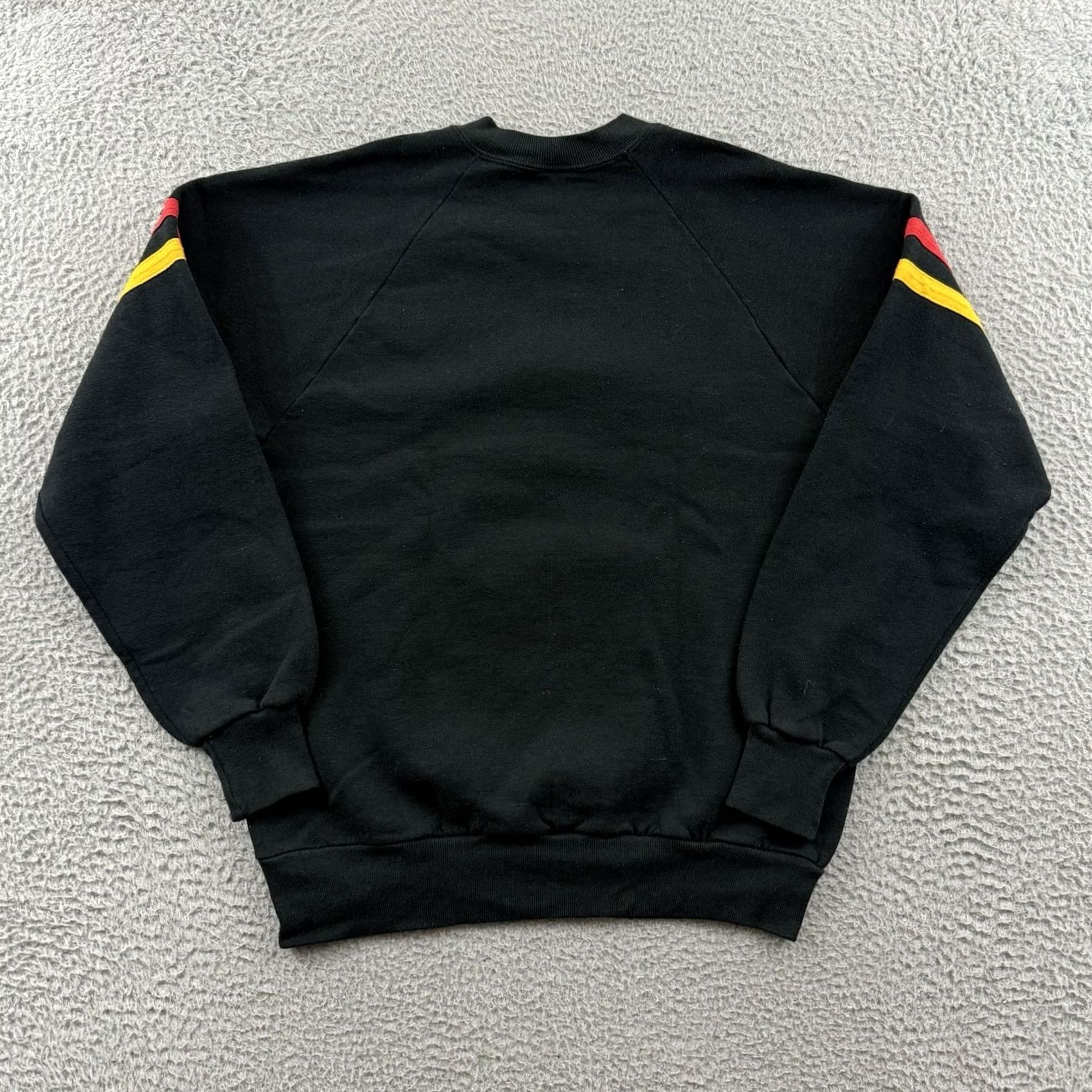 Disney VINTAGE Disney Mickey Mouse Sweatshirt Adult Medium Black 80s Cartoon Raglan USA Shirt Mens Size US M / EU 48-50 / 2 - 7 Thumbnail