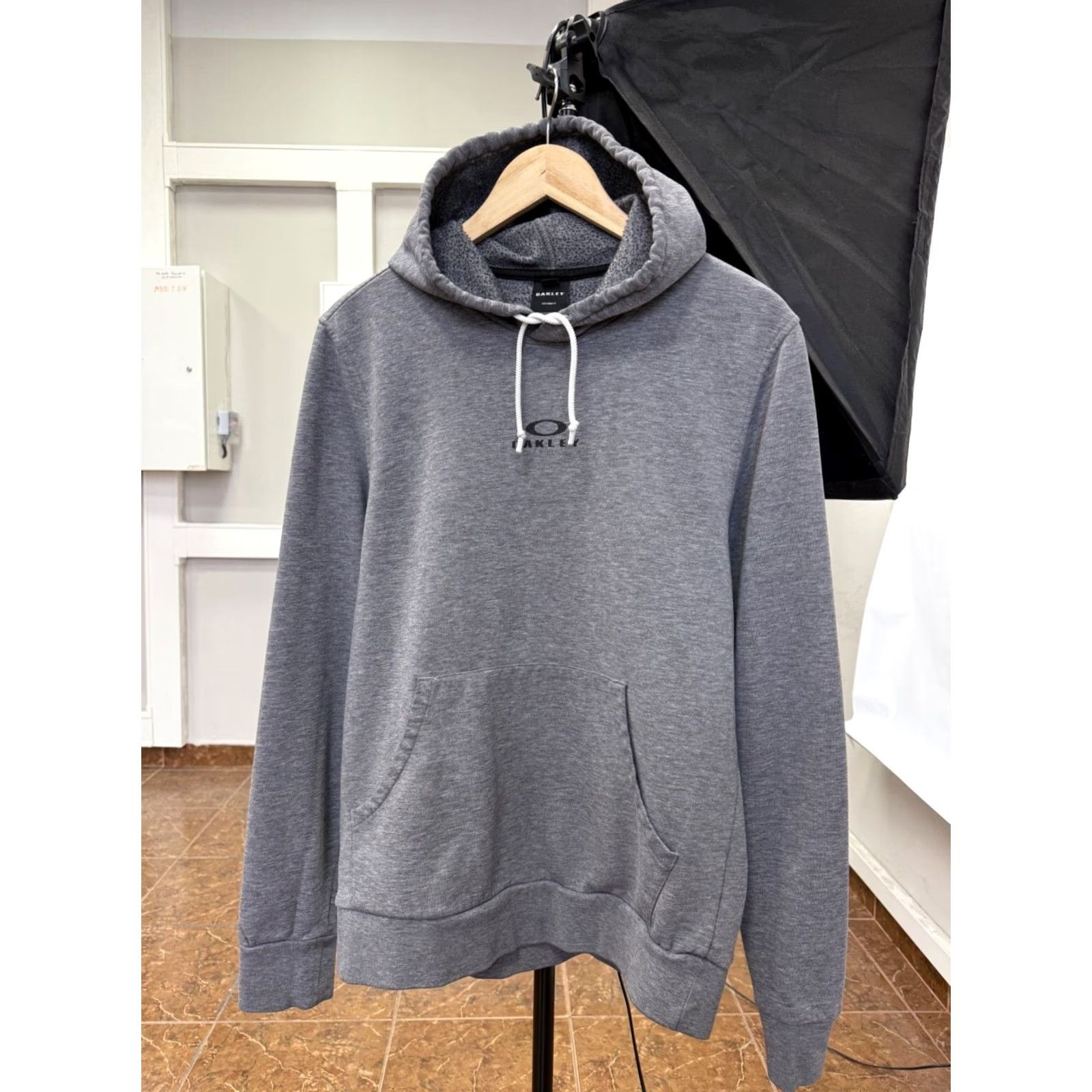 Oakley VINTAGE Oakley Outdoor Hoodie Men's L Gray Pullover Y2K Rare Retro Hype Shirt Size US L / EU 52-54 / 3 - 2 Thumbnail