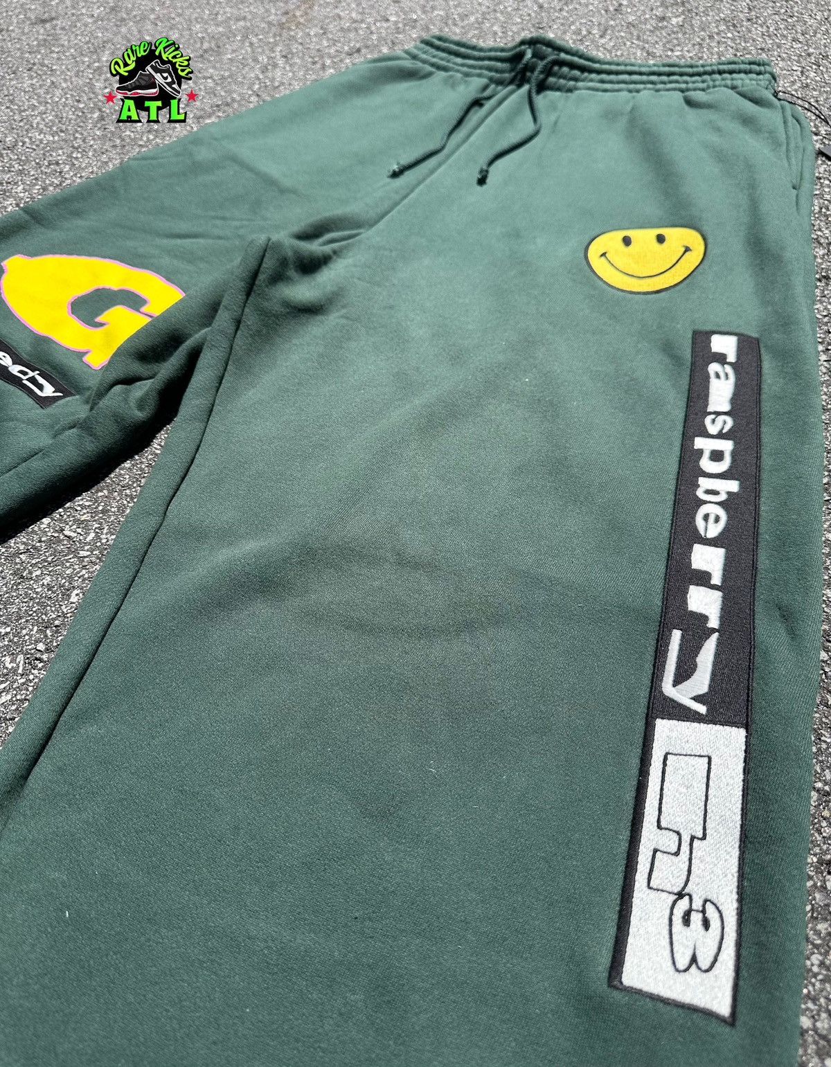 The GV Gallery Raspberry Hills x Greedy Unit Baggy Sweatpants Size Medium Size US 36 / EU 52 - 2 Thumbnail