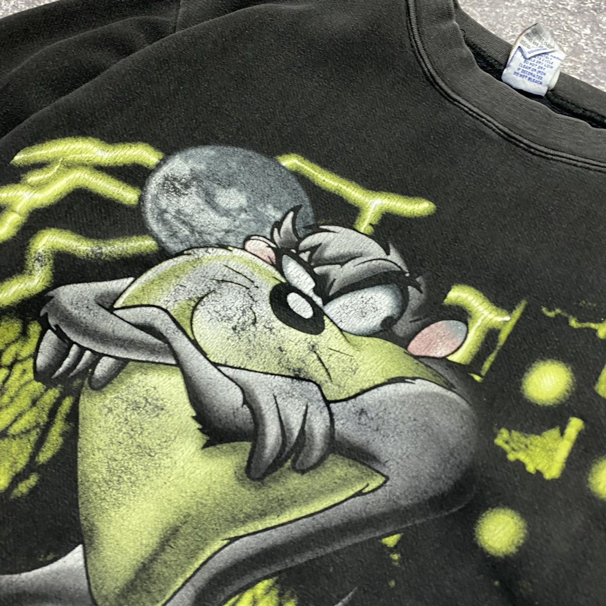 Cartoon Network Vintage Looney Tunes 1997 Warner Bros Taz sweatshirt Size US M / EU 48-50 / 2 - 3 Thumbnail