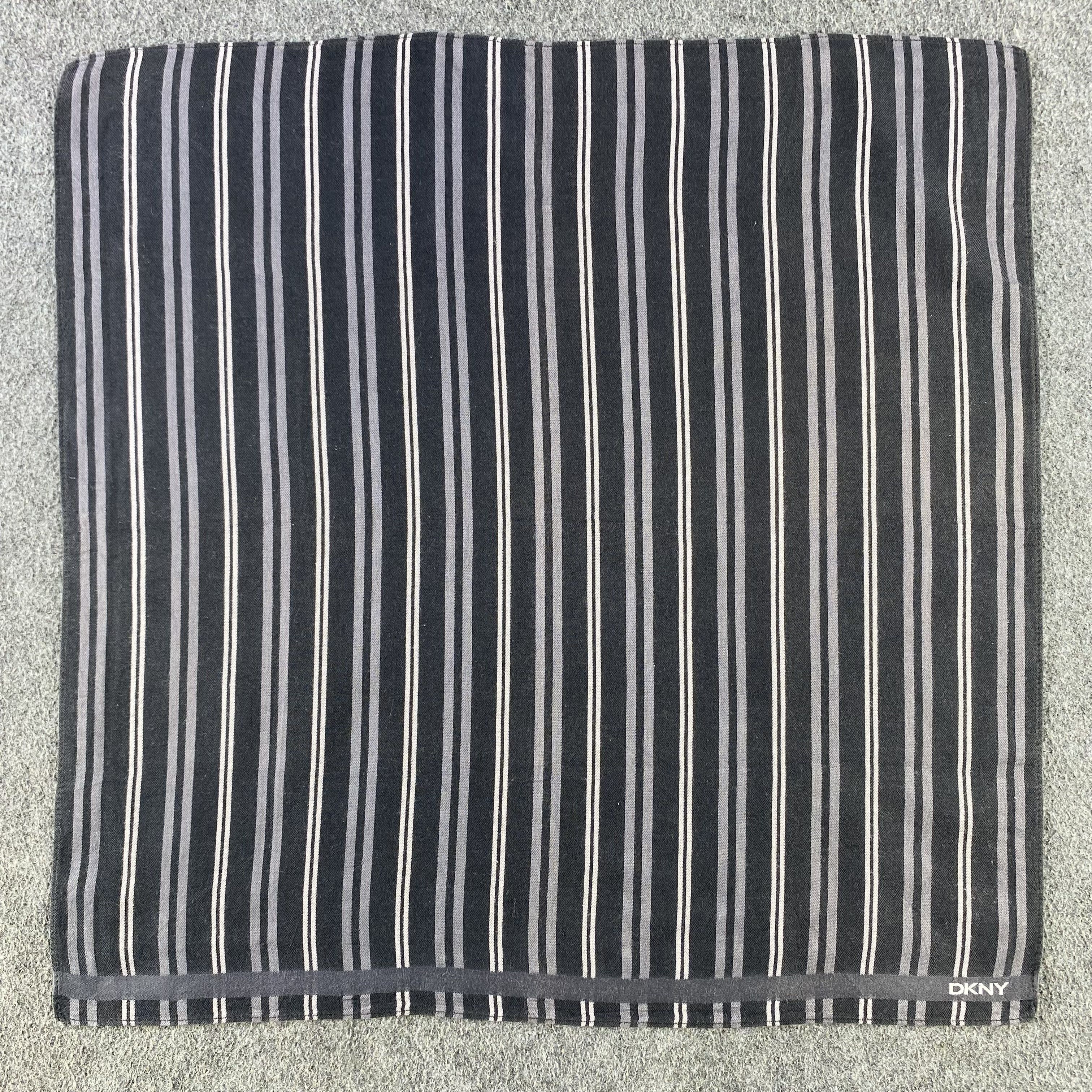 DKNY DKNY Handkerchief/Neckerchief/Bandana HC768 Size ONE SIZE - 1 Thumbnail