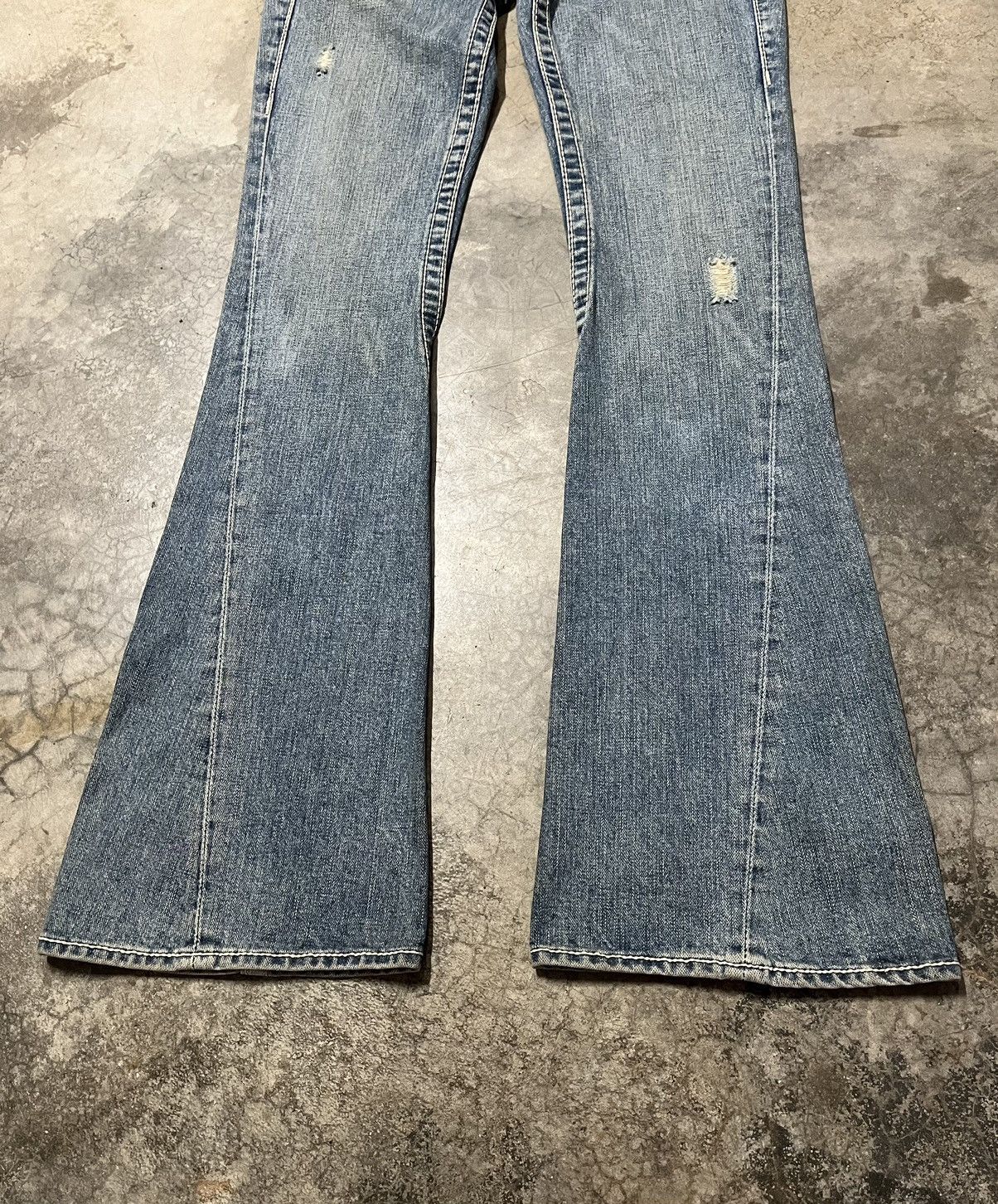 True Religion Flare Jeans TRUE RELIGION distressed low rise twist leg Size US 28 / EU 44 - 11 Thumbnail