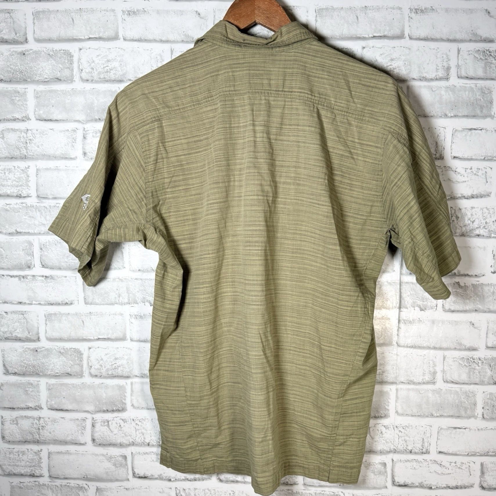 Mountain Hardwear Mountain Hardwear Short Sleeve Button-Down Shirt Mens Size S Green Shirt Size US S / EU 44-46 / 1 - 5 Thumbnail