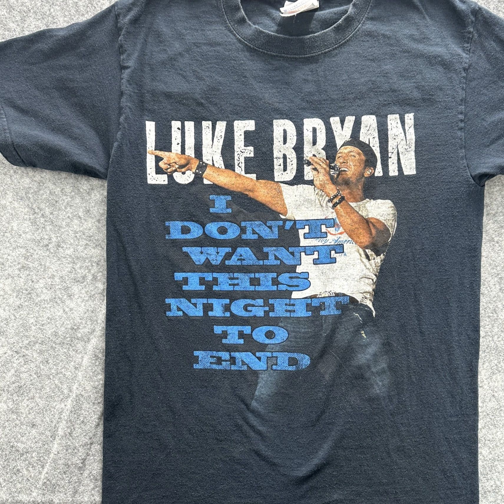 Hanes VINTAGE Luke Bryan Shirt T-Shirt Mens Large I Don’t Want This Night To End Tour Black Crew Neck Short Sleeve Hanes Heavyweight 100% Cotton Mens Size US L / EU 52-54 / 3 - 2 Thumbnail