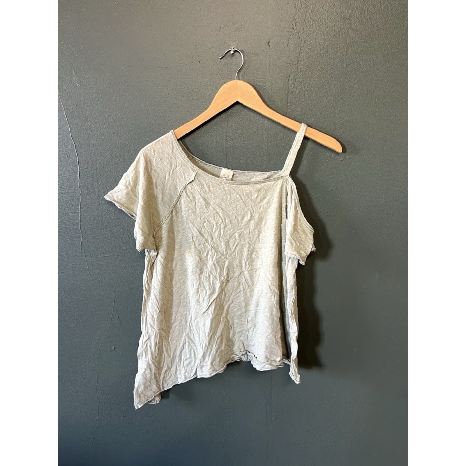 Vintage We The Free Womens Off the Shoulder T-Shirt XS Green Short Sleeve Size XS Size XS / US 0-2 / IT 36-38 - 2 Thumbnail