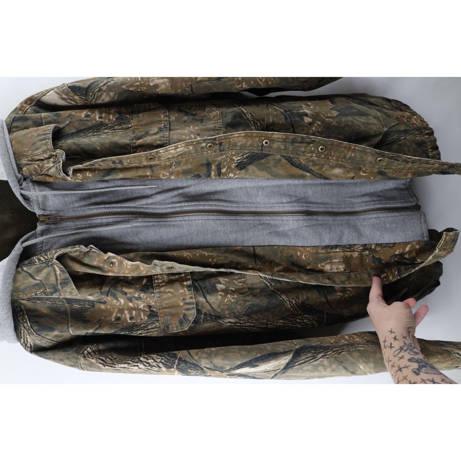 Vintage Vintage 90s Streetwear Faded Camouflage Hoodie Shirt Jacket Size US XL / EU 56 / 4 - 5 Thumbnail