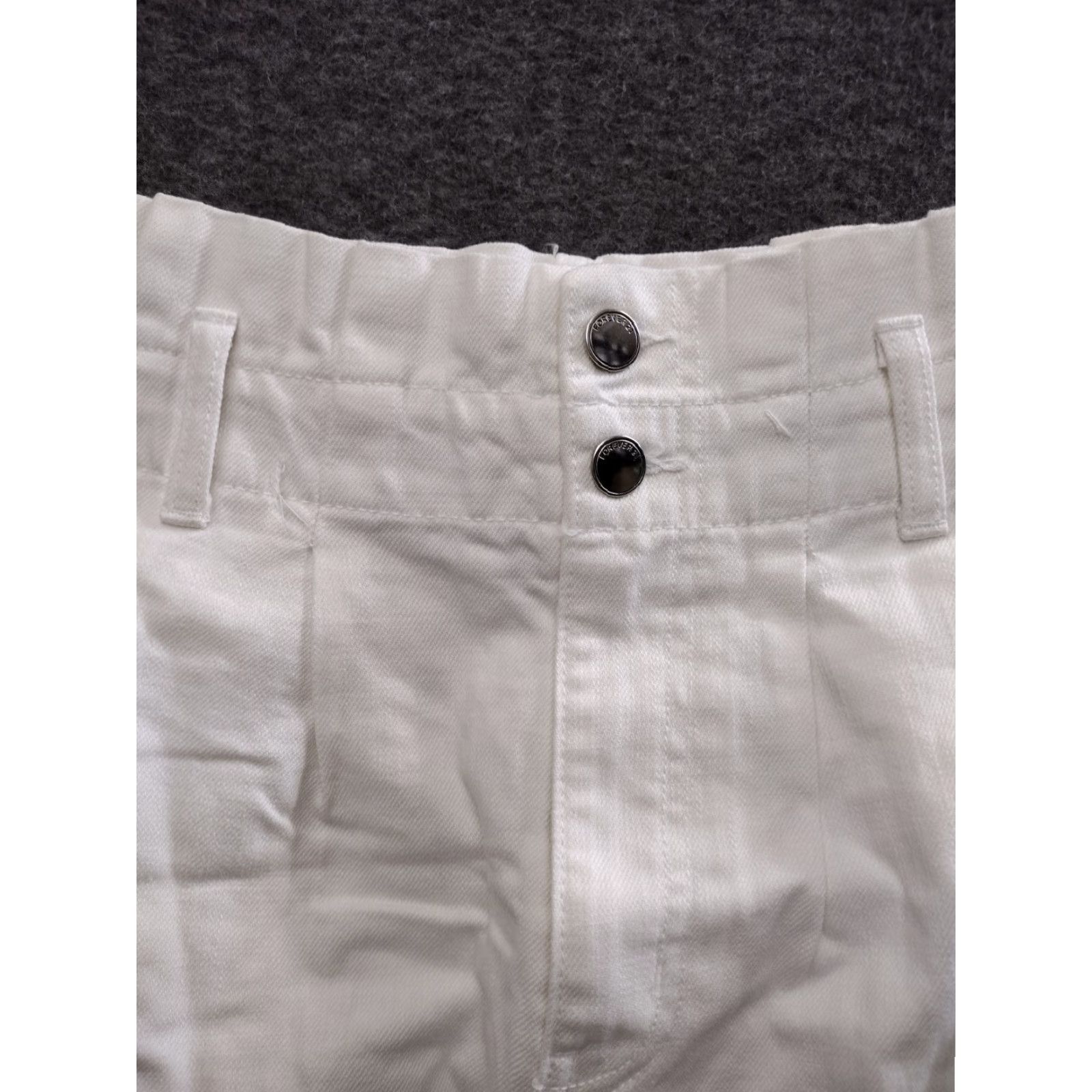 Forever 21 FOREVER 21 Denim Shorts Ivory 30 Women's Denim Shorts with Cuffed 2-Button Closure Belt Loops Mid Rise Size 30" / US 8 / IT 44 - 3 Thumbnail