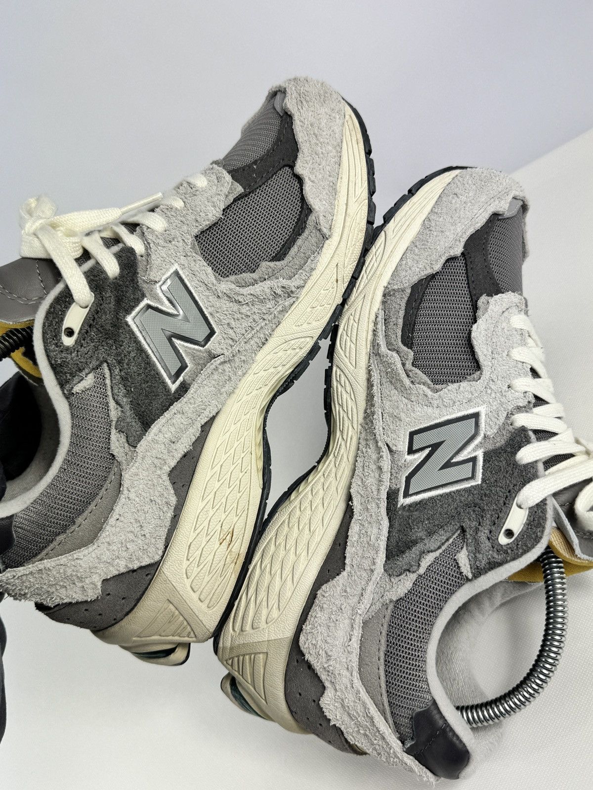 New Balance NEW BALANCE 2002R SNEAKERS Size US 9 / EU 42 - 5 Thumbnail
