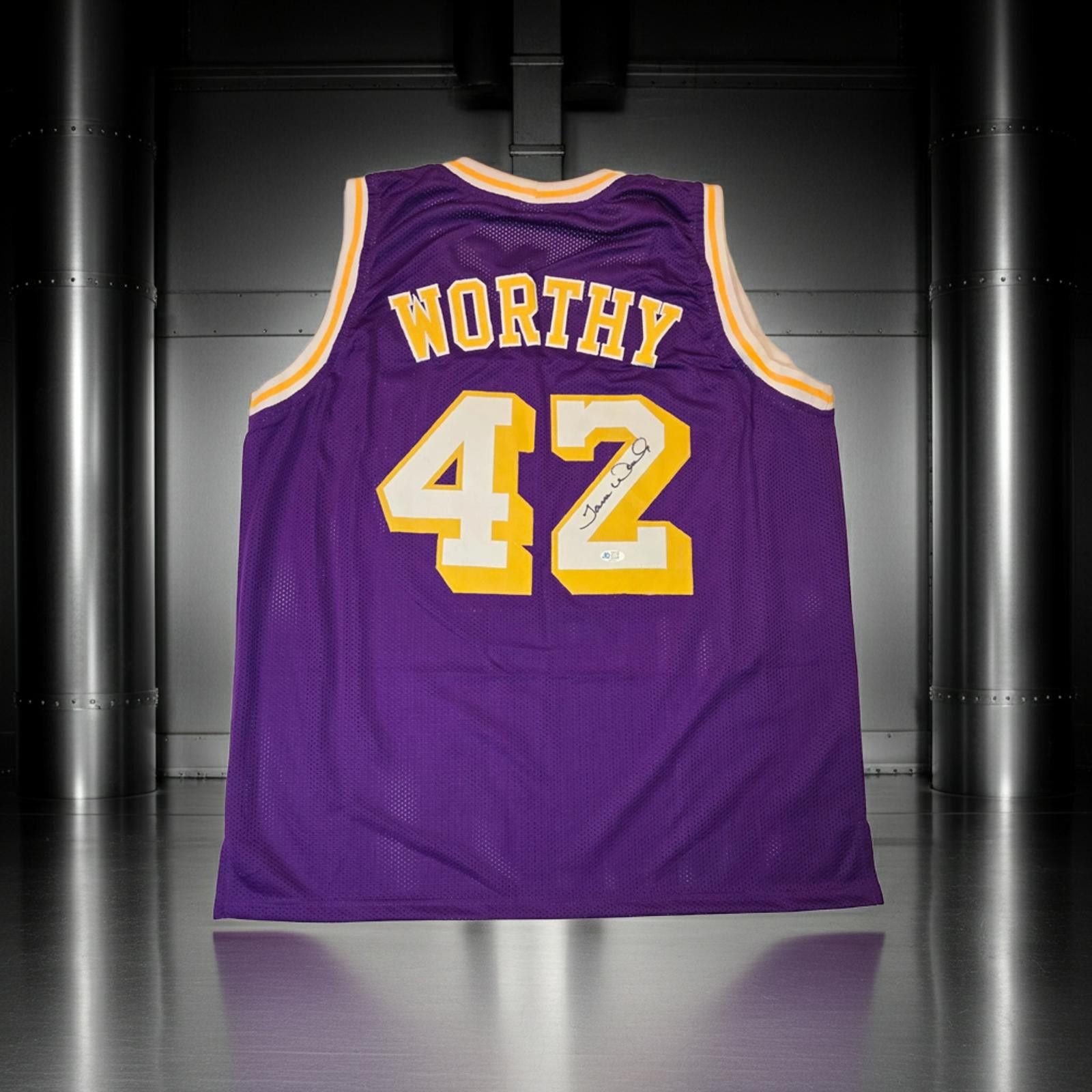 Other JAMES WORTHY SIGNED LOS ANGELES LAKERS JERSEY WITH COA Size ONE SIZE - 1 Thumbnail