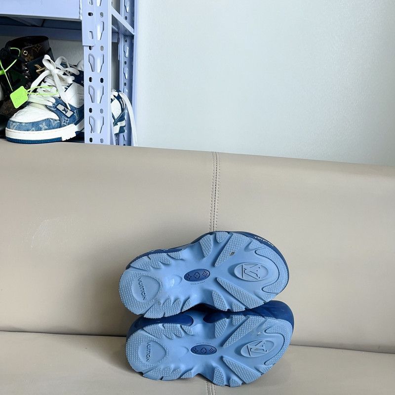 Louis Vuitton Louis Vuitton Shark Slippers in Deep Blue Size US 8 / IT 38 - 7 Thumbnail