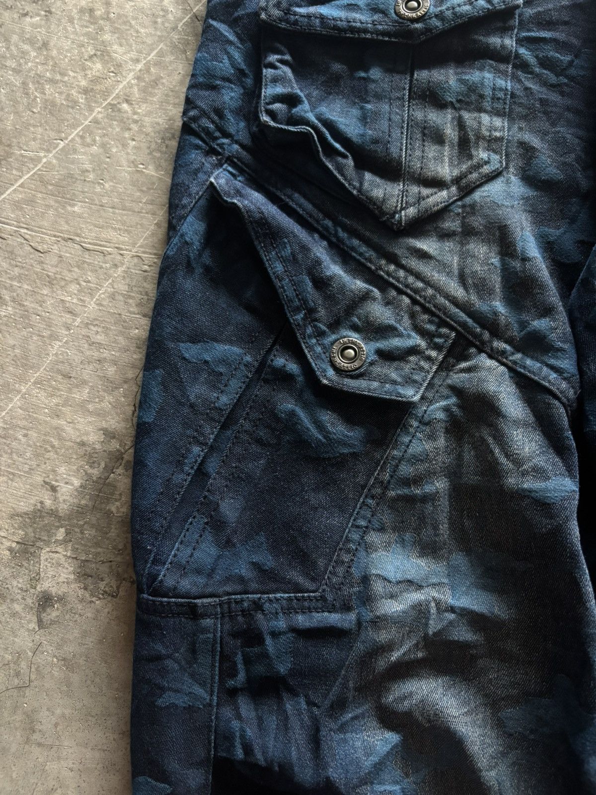 In The Attic IN THE ATTIC CAMO CARGO PANT FADE WASHED MULTIPCOKET Size US 32 / EU 48 - 10 Thumbnail