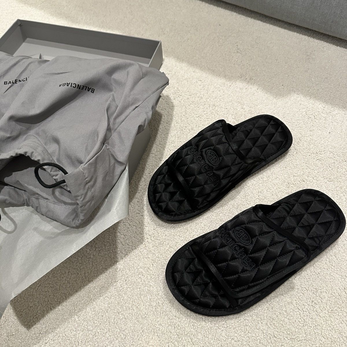 Balenciaga BB HOTEL & RESORTS QUILTED SLIDES Size US 9 / EU 42 - 5 Thumbnail