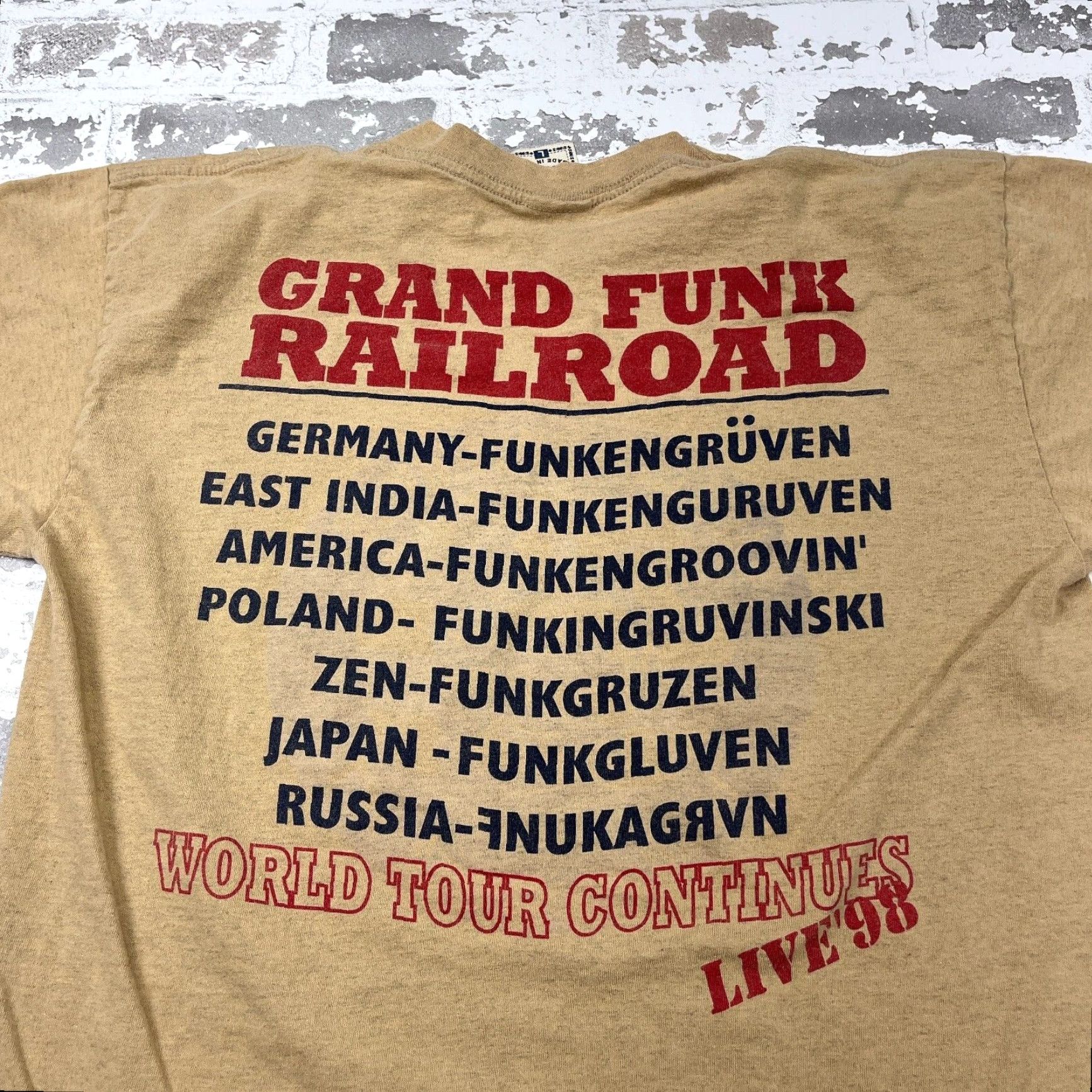 Vintage Vintage Grand Funk Railroad Men's Large Brown Cotton T-Shirt 90s Band Graphic Print Rock Retro Size US L / EU 52-54 / 3 - 3 Thumbnail