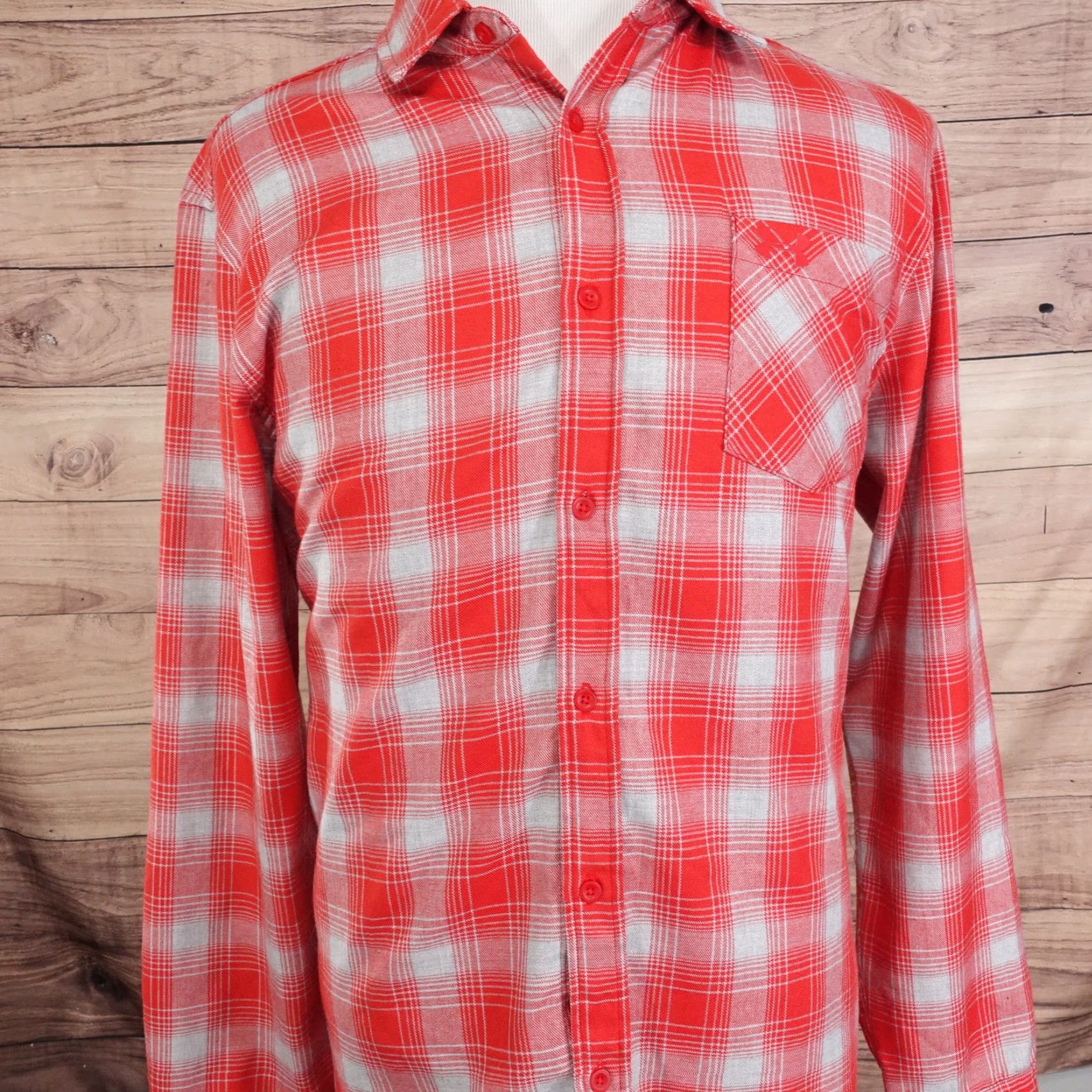 Under Armour UNDER ARMOUR Red Plaid Button-Up Shirt Mens L Size US L / EU 52-54 / 3 - 3 Thumbnail