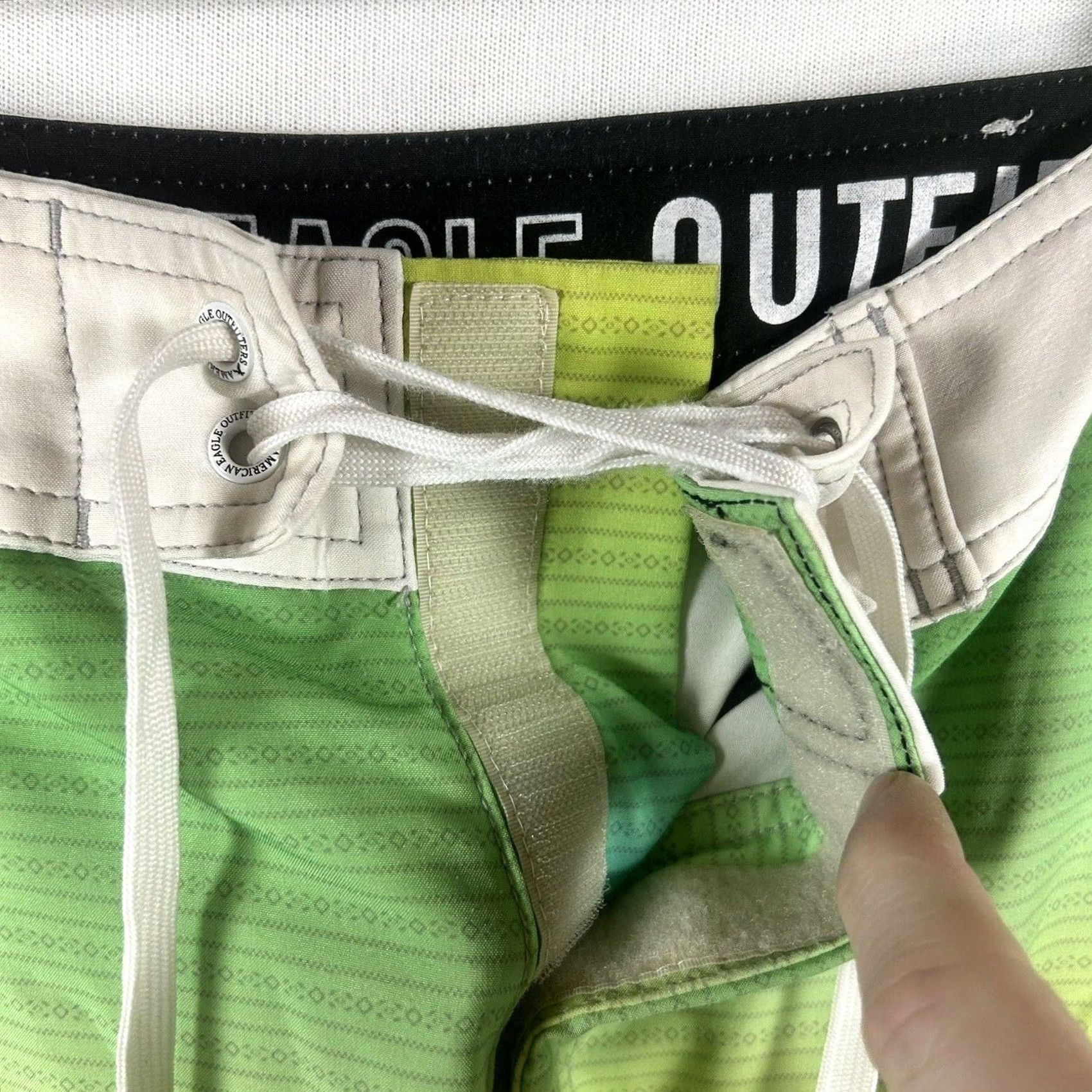 American Eagle Outfitters American Eagle Board Shorts Small Green Blue Yellow Swimsuit Swim Trunks Pockets Men Regular Size Chevron Beach or Board Size US 29 - 5 Thumbnail
