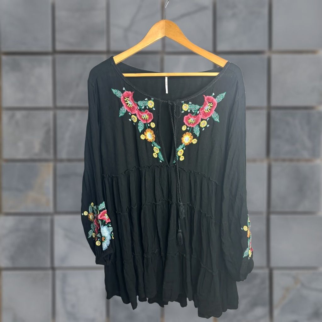 Free People Free People Mini Velvet Embroidered Tunic Dress Black S Womens Long Sleeve V-Neck Pullover Floral Bohemian Hippie Nature 8/10 Fall Winter Vintage No Size S / US 4 / IT 40 - 1 Thumbnail