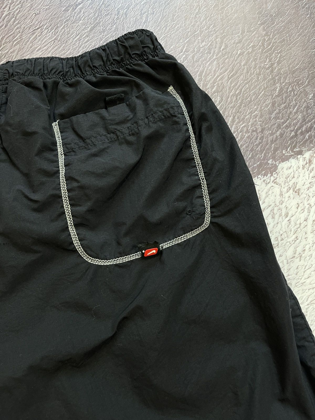 Nike Nike vintage y2k black logo swoosh shorts drill Size US 36 / EU 52 - 10 Thumbnail
