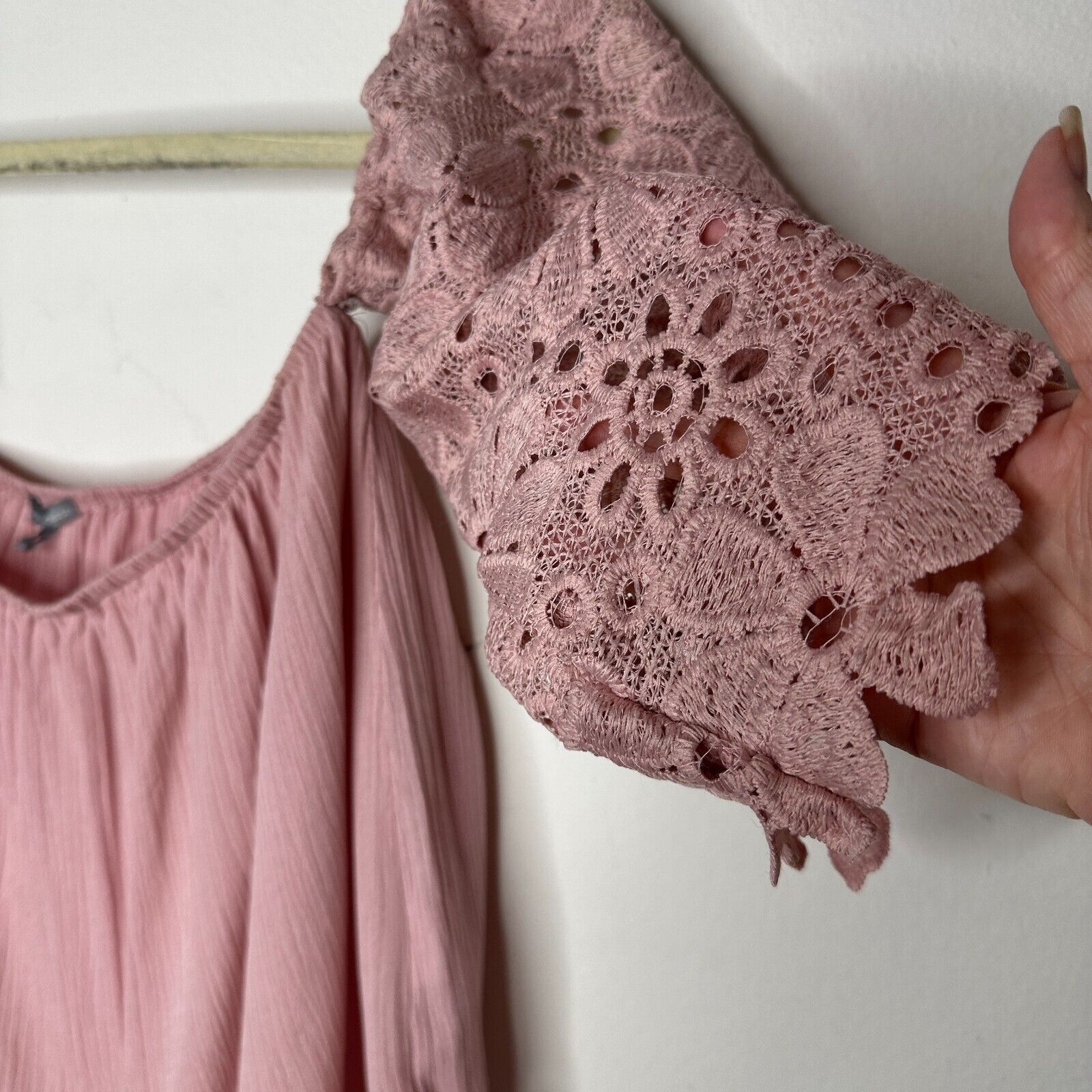 Other Charlotte Russe Dusty Pink Off Shoulder Eyelet Crop Blouse S Size S / US 4 / IT 40 - 5 Thumbnail