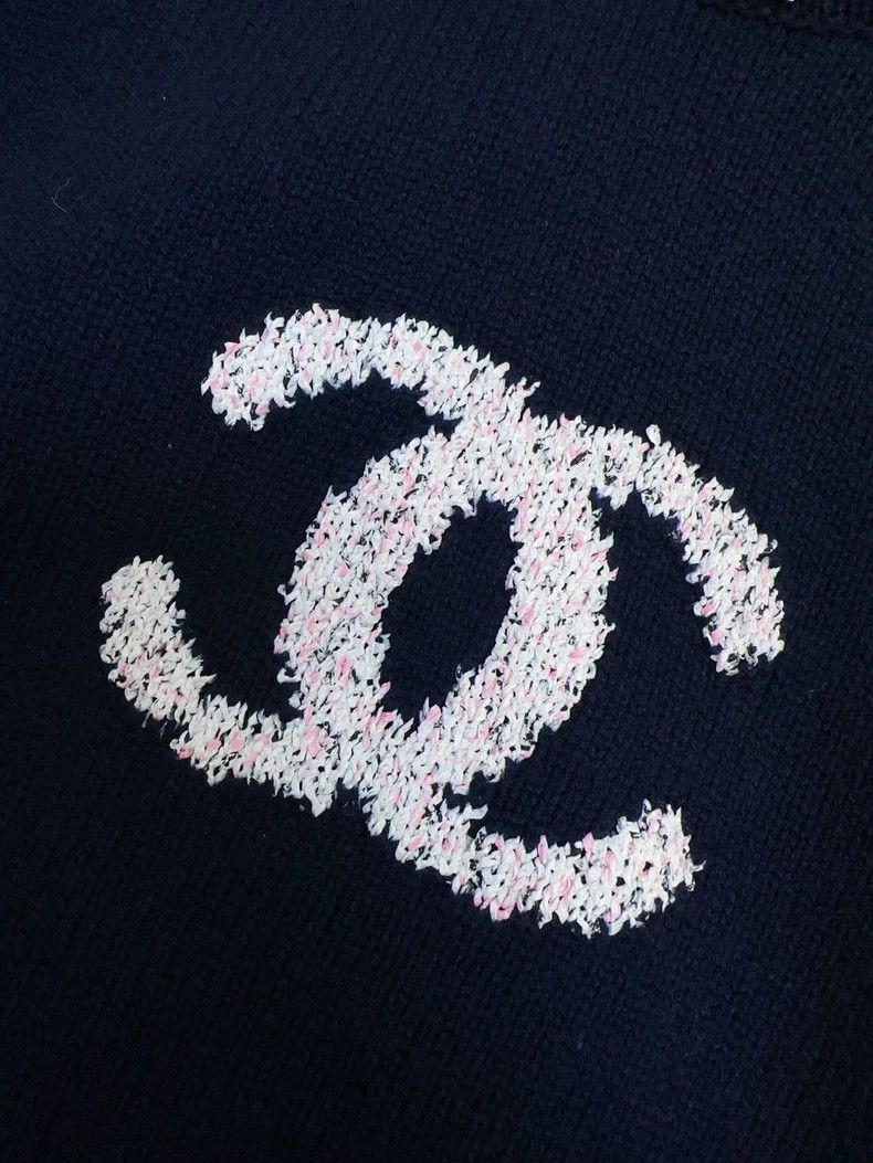 Chanel Chanel 21p dark blue lace double C round-neck knitted swea Size S / US 4 / IT 40 - 4 Thumbnail