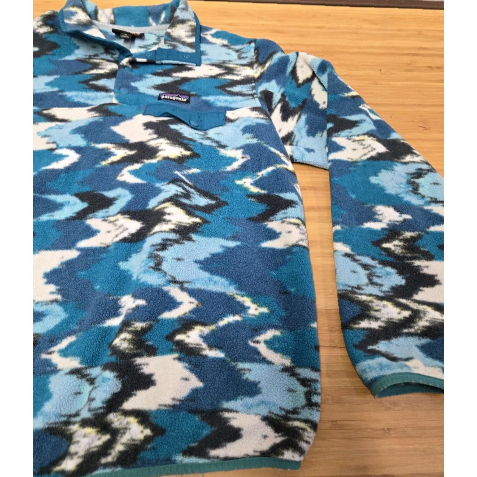 Patagonia VINTAGE Patagonia Snap T Fleece Jacket Women Medium Blue Arrow Geometric Snaps Pullover Size M / US 6-8 / IT 42-44 - 2 Thumbnail