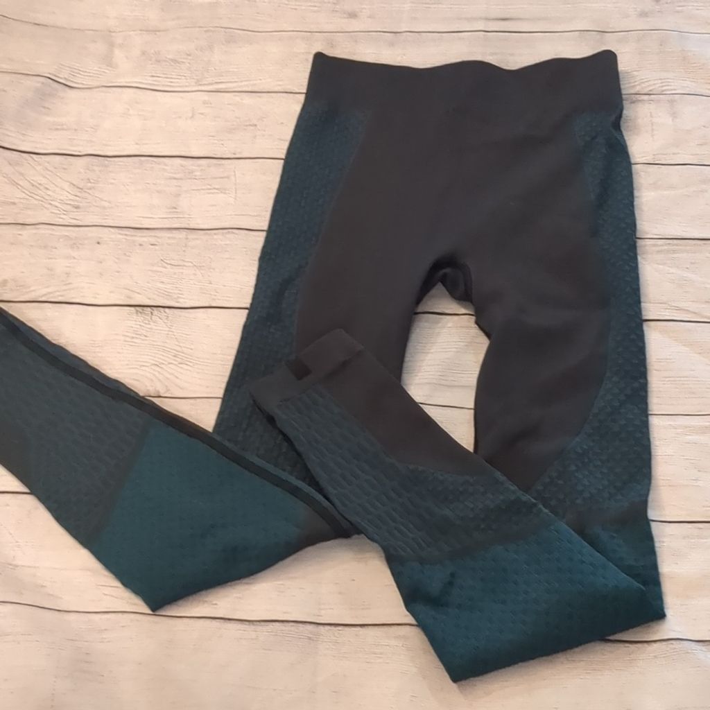 Lululemon Lululemon black/ forage teal all about that base tights 4? Size 27" / US 4 / IT 40 - 1 Thumbnail