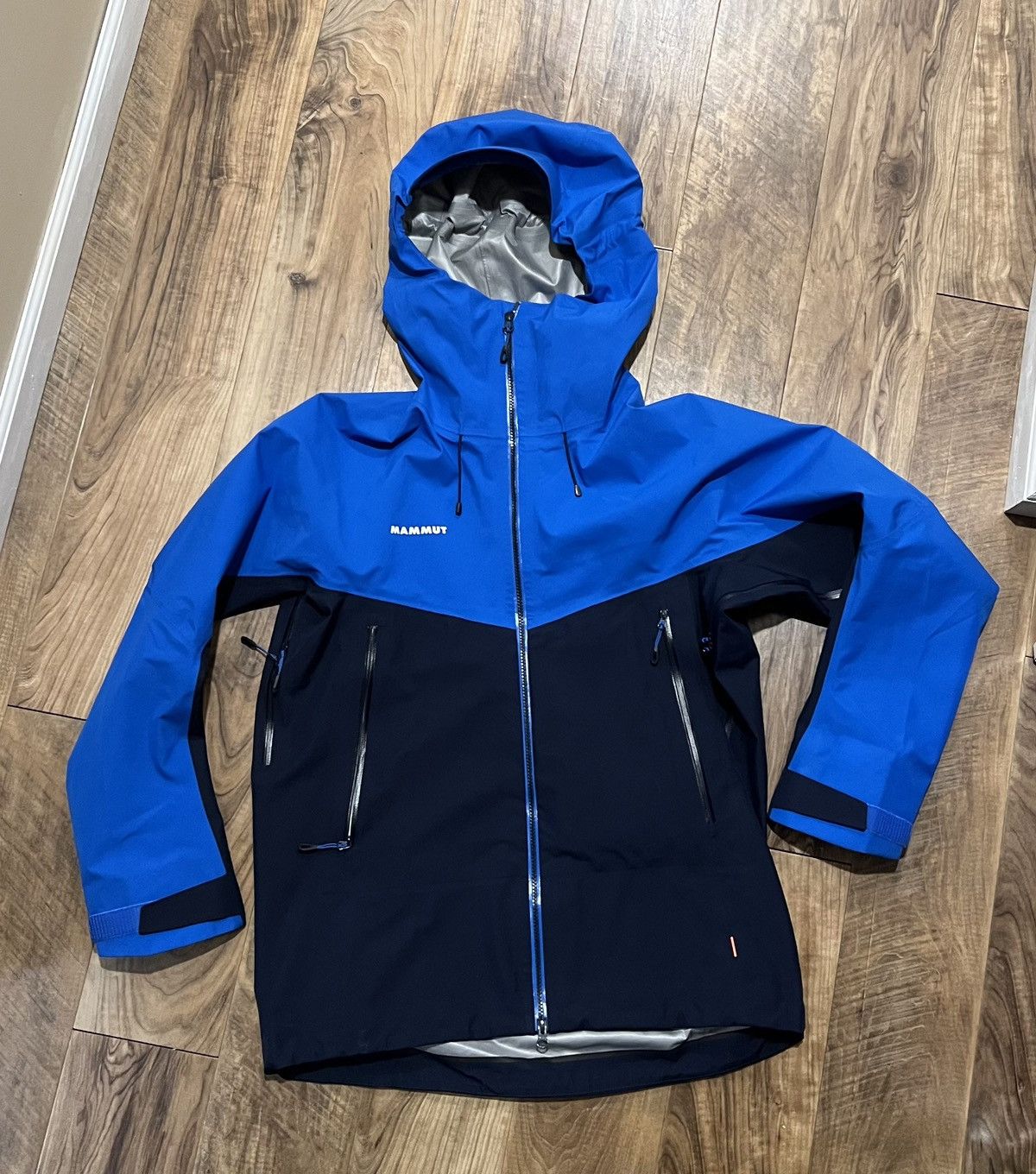image of Mammut Crater Hs Hooded Jacket in Navy, Men's (Size Large)