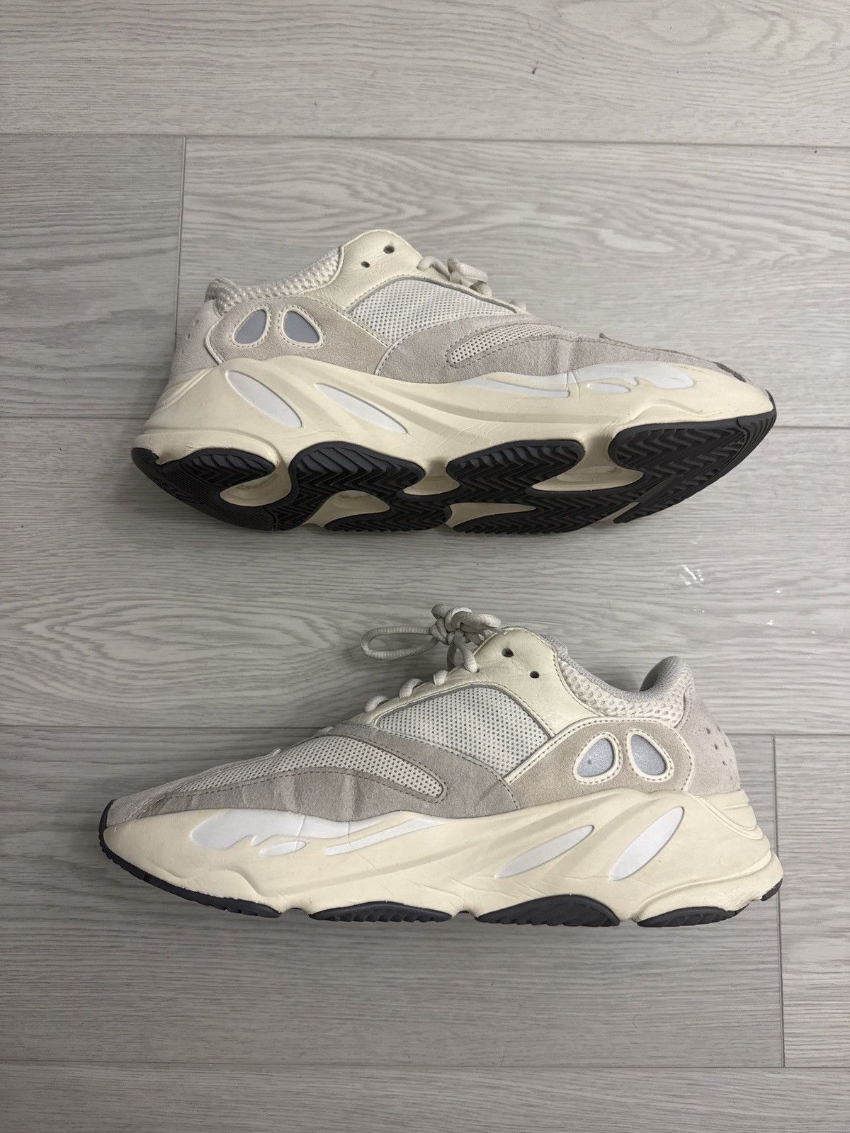 Yeezy adidas Yeezy Boost 700 Analog Size US 12 / EU 45 - 2 Thumbnail