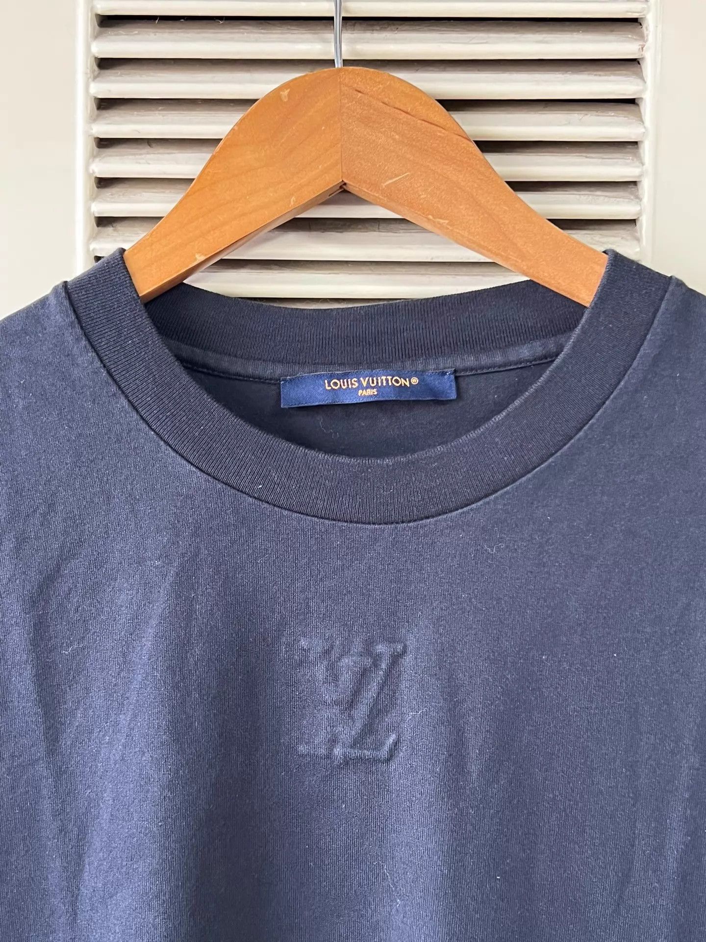 Louis Vuitton LV Men's Black Embossed Logo Short-Sleeve Tee M 24 Size US M / EU 48-50 / 2 - 3 Thumbnail