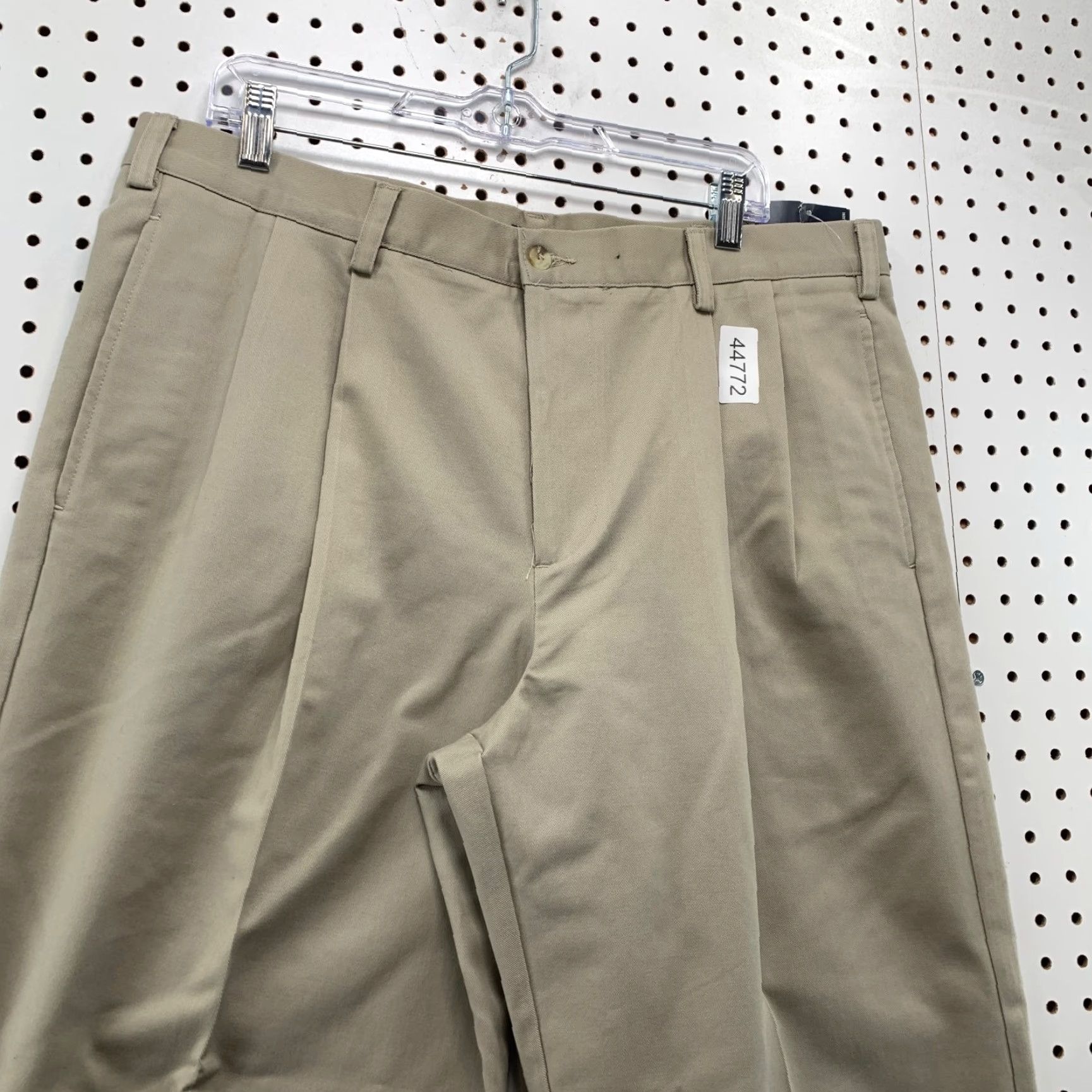 Izod NEW IZOD Pants Mens 38x29 Khaki Chino Metrix Fit Straight Wrinkle Free Stain NWT Size US 38 / EU 54 - 4 Thumbnail