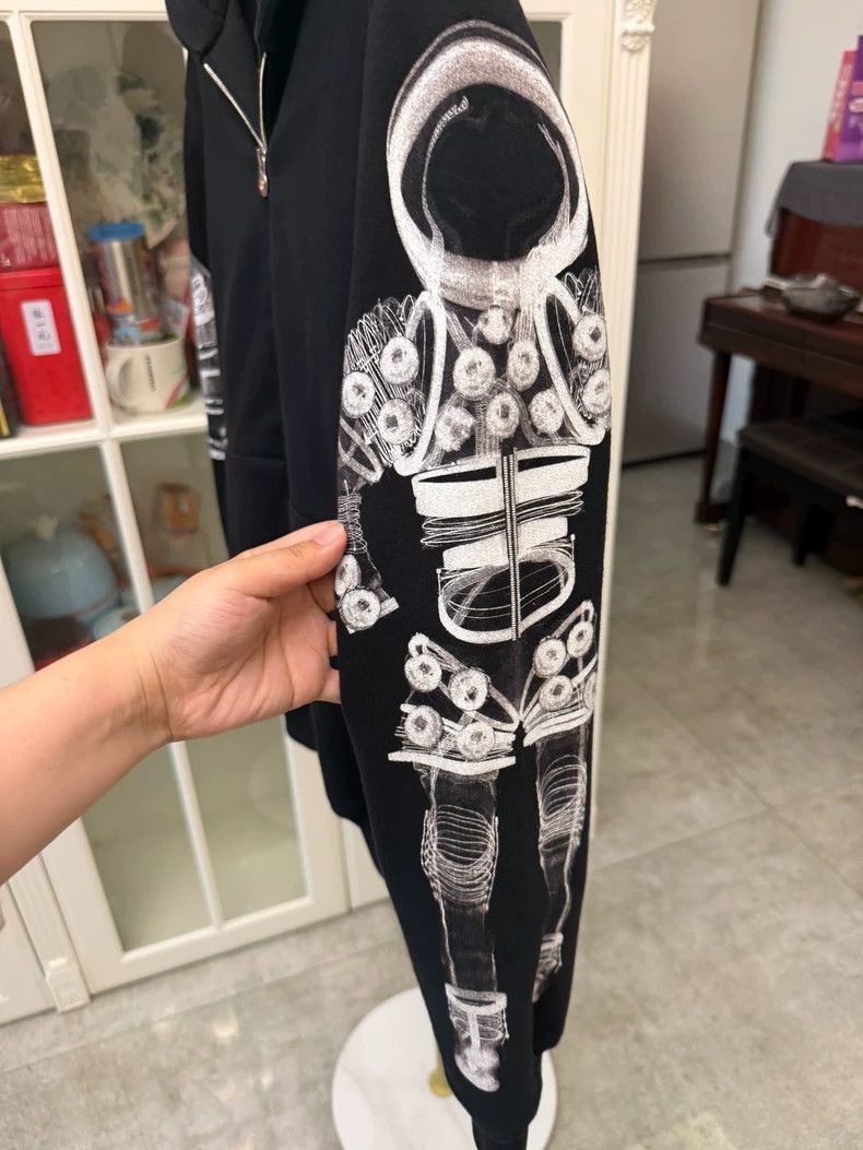 Chanel Chanel Black Hoodie with Astronaut Design -2505 Size XS / US 0-2 / IT 36-38 - 4 Thumbnail