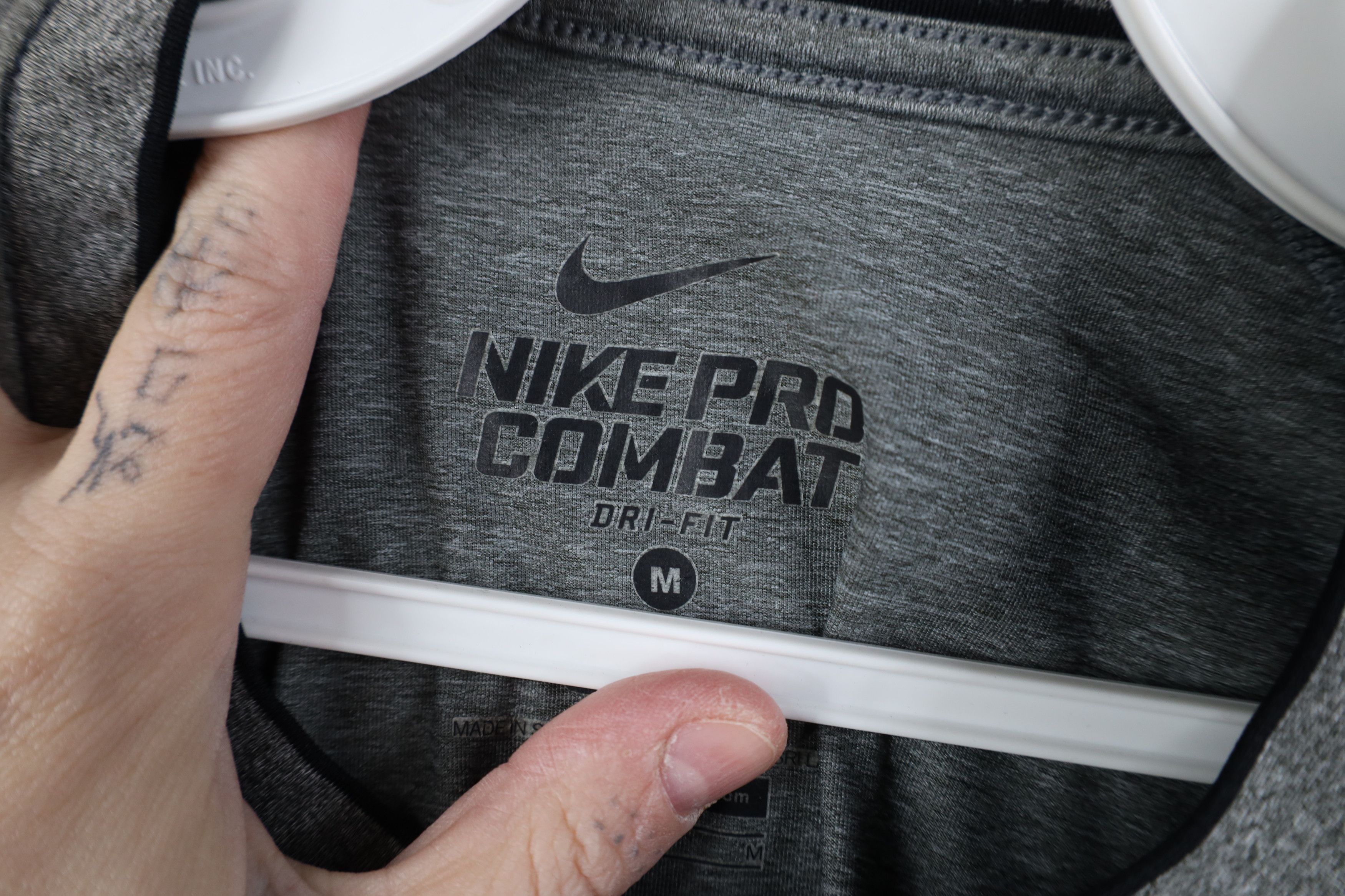 Nike Nike Pro Combat Compression Gym Short Sleeve T-Shirt Size US M / EU 48-50 / 2 - 6 Thumbnail