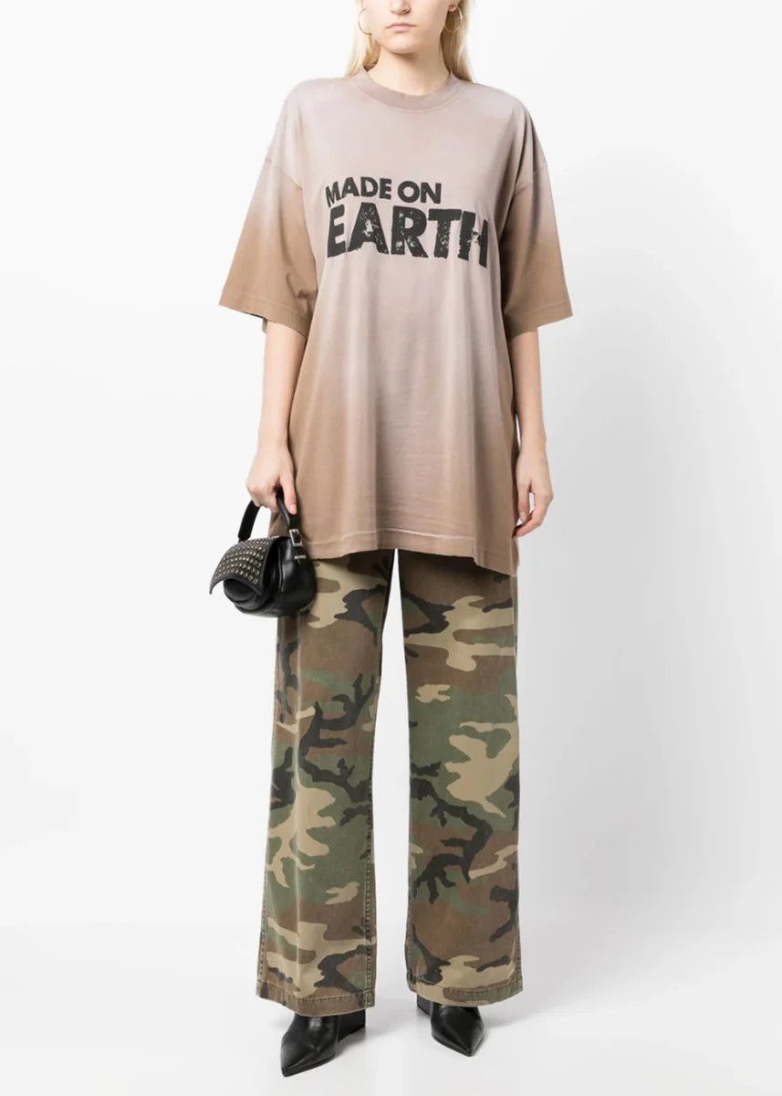 Vetements Runway Faded Beige Made on Earth Oversized T-Shirt Size S / US 4 / IT 40 - 1 Thumbnail