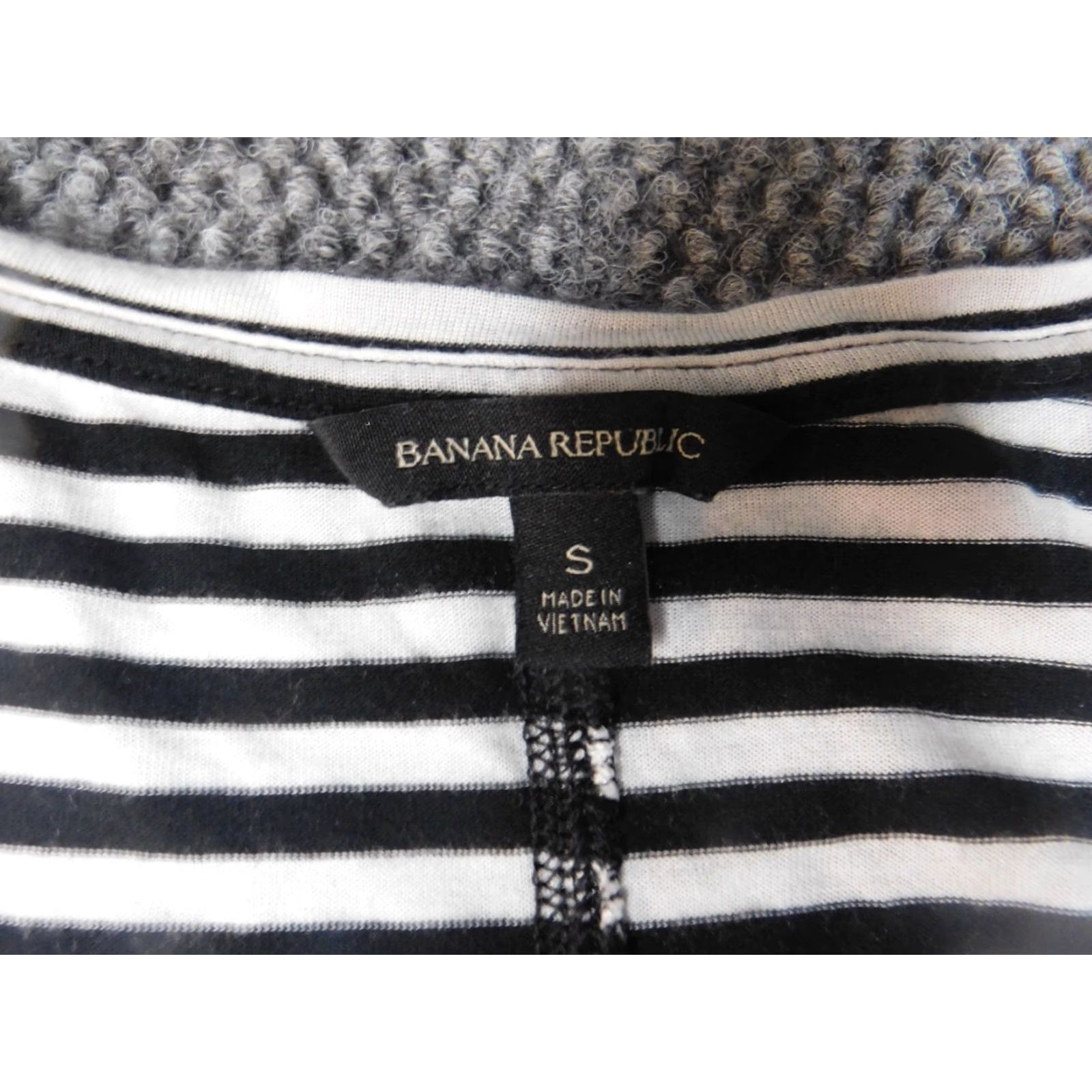 Banana Republic Banana Republic Blouse Womens Small Black Striped Long Sleeve Crew Neck Pullover Casual Regular Stretch Indoor Size S / US 4 / IT 40 - 4 Thumbnail