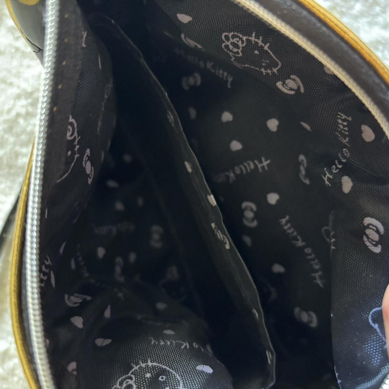 Designer × Vintage Vintage y2k Hello Kitty Black and Gold Crossbody Bag Size ONE SIZE - 6 Thumbnail