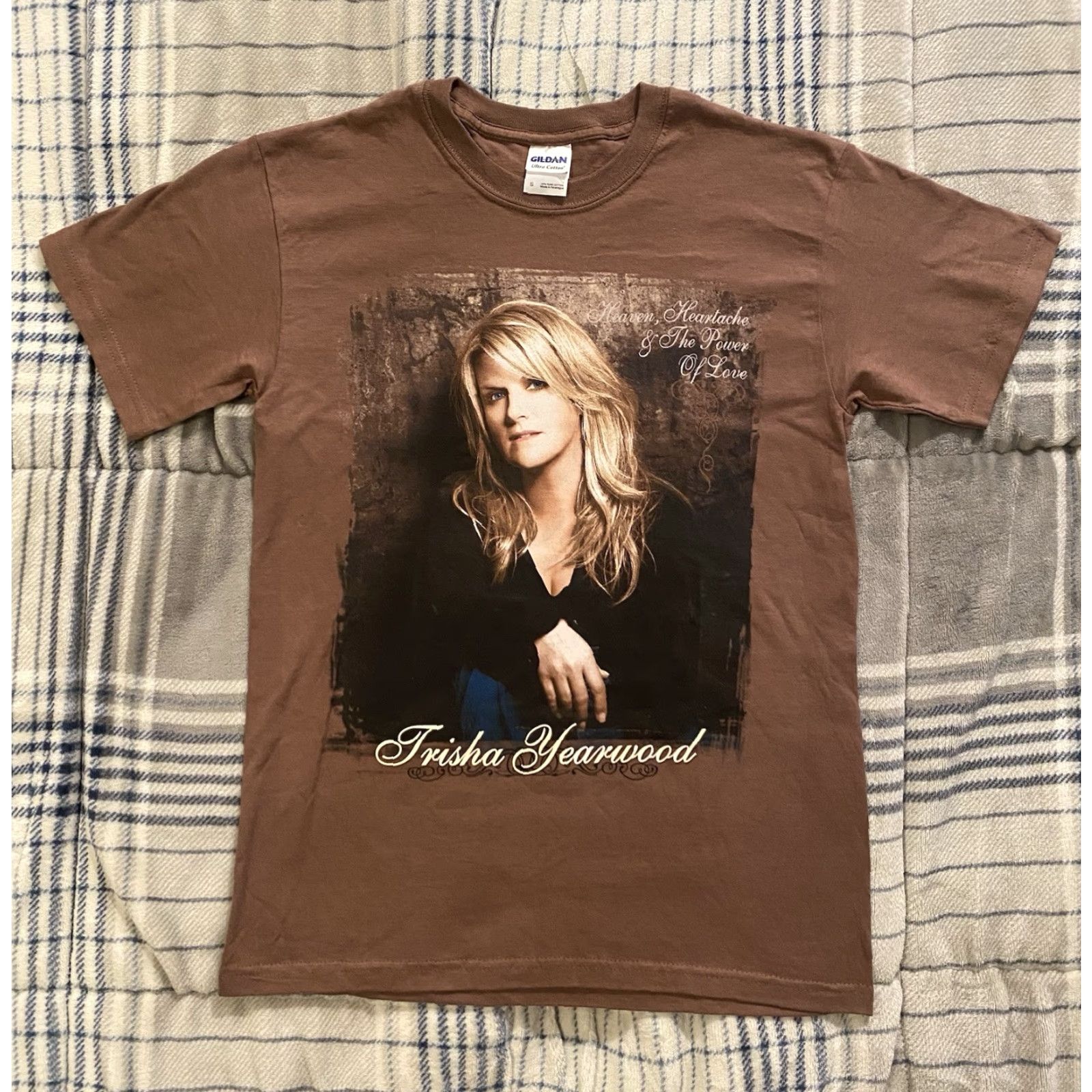 Gildan VINTAGE Trisha Yearwood T-Shirt Brown Adult S Crew Neck Short Sleeve Graphic Print Double-Sided 90s Band Music NWOT NEW Gildan Regular Unisex Adults Size US S / EU 44-46 / 1 - 2 Thumbnail