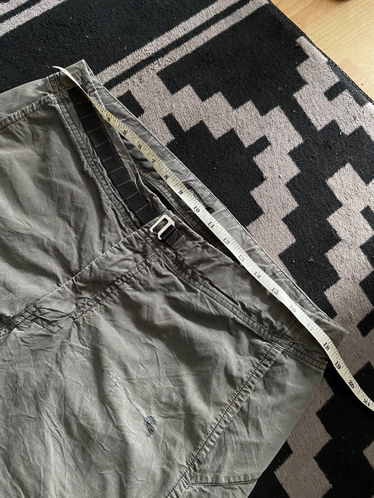 Arc'teryx × Vintage Vintage arc’teryx distressed short pants Size US 34 / EU 50 - 8 Thumbnail