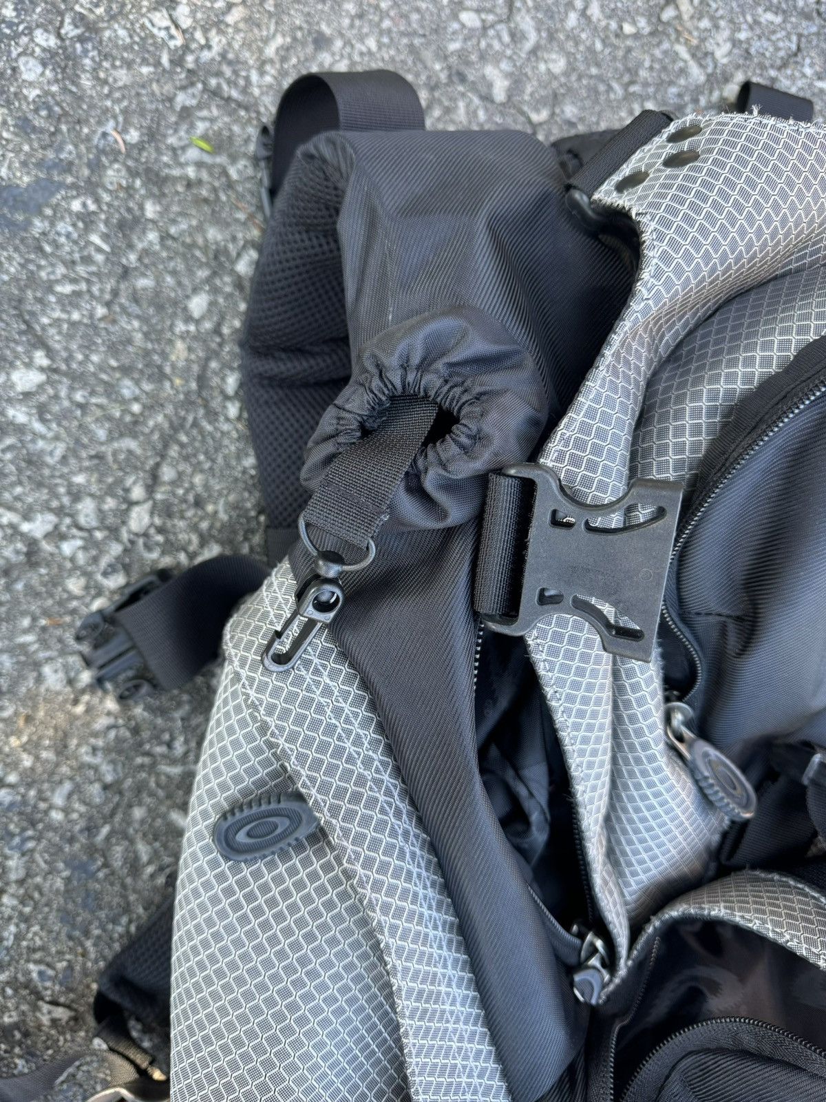 Oakley × Vintage 2004 Oakley waterproof backpack black/silver Size ONE SIZE - 7 Thumbnail