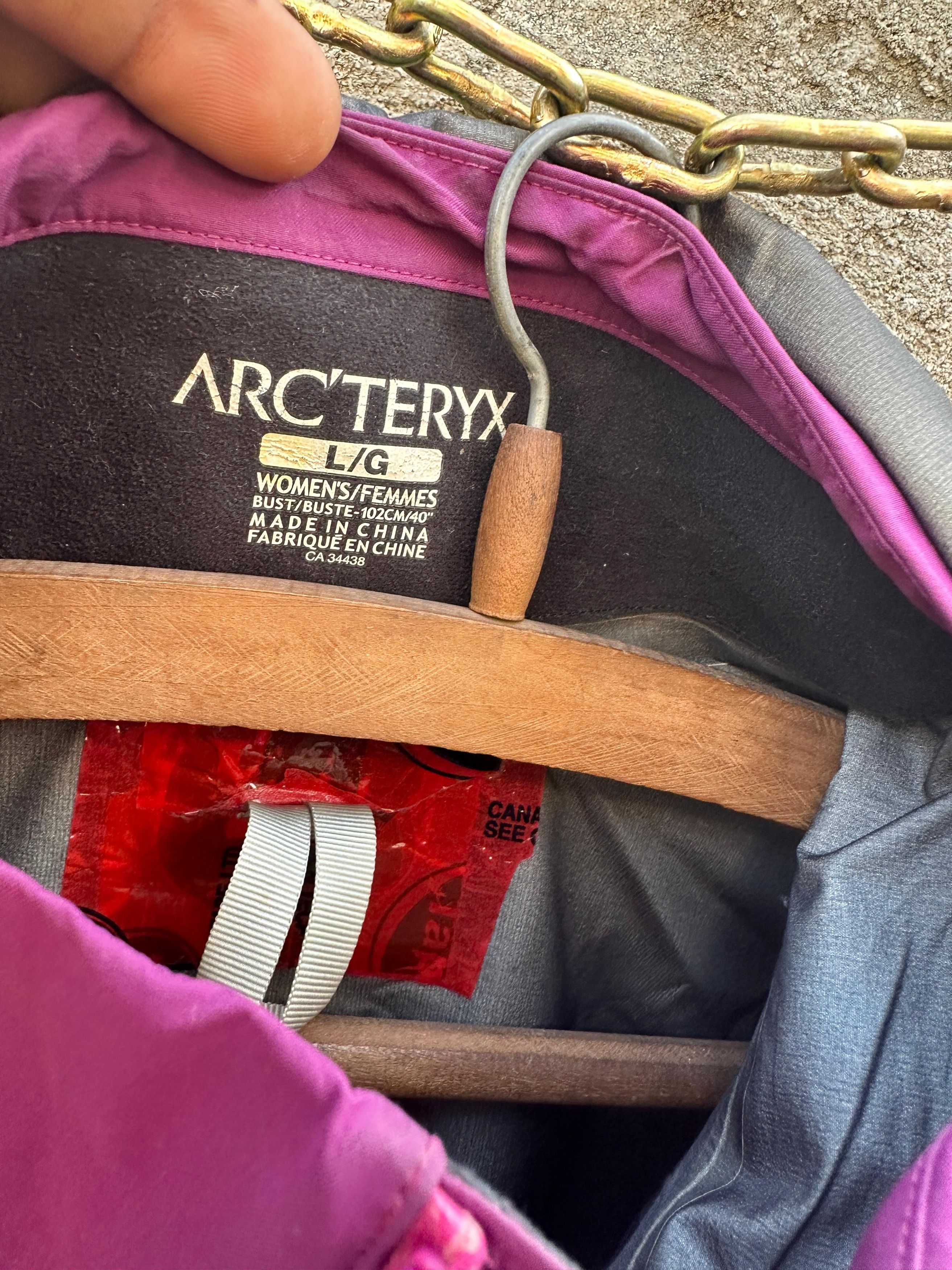 Arc'teryx Arc'teryx Women's GORE-TEX Hard Shell Jacket (Beta AR) Size US L / EU 52-54 / 3 - 9 Thumbnail