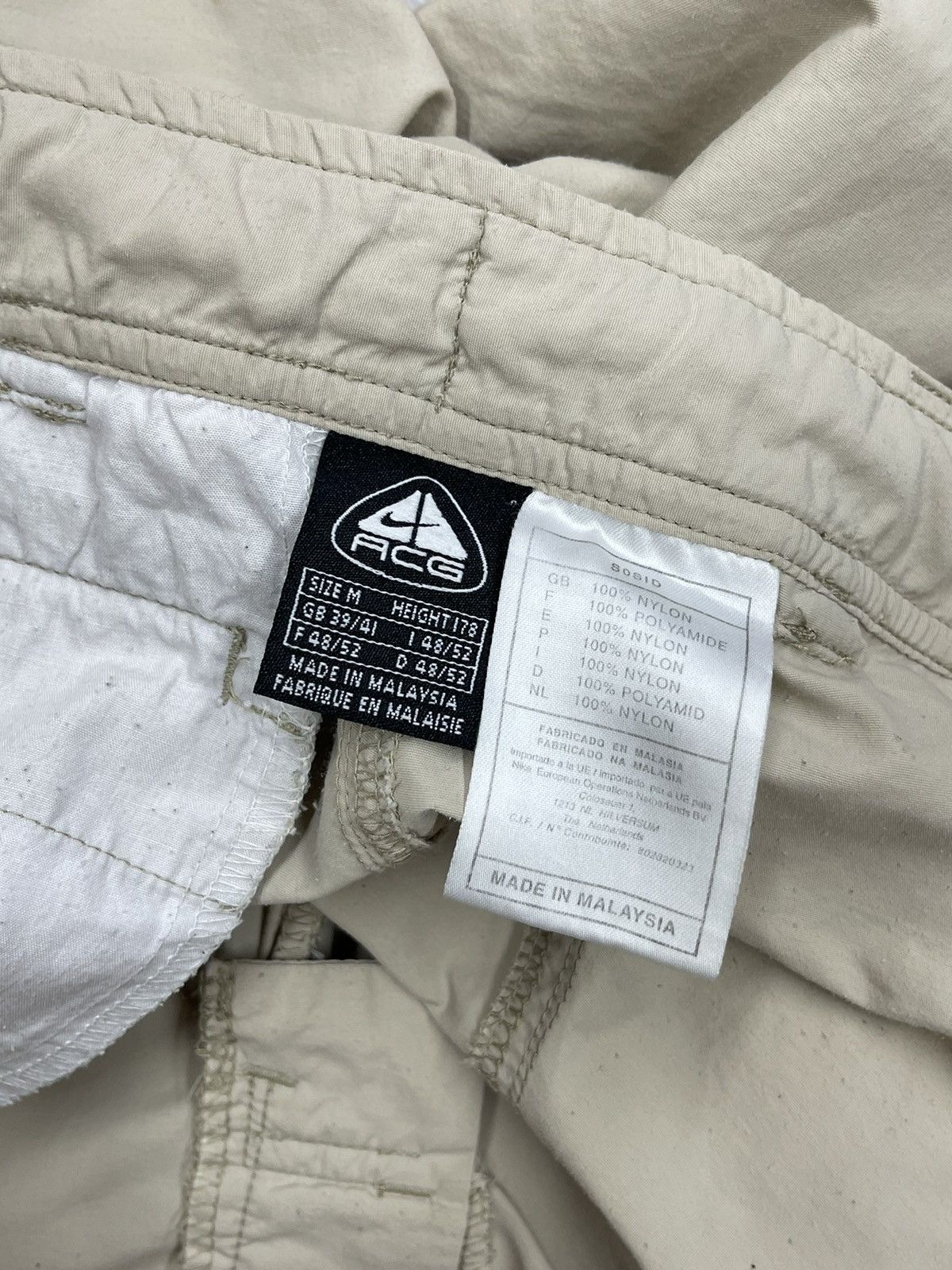 Vintage Vintage Nike ACG Nylon Cargo Shorts Beige Drill Y2K Size US 32 / EU 48 - 10 Thumbnail