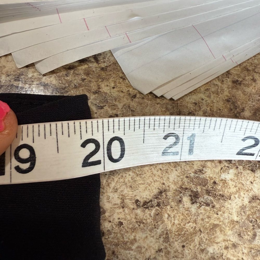 Other Time and Tru Black Capris Size 40" / US 18 - 7 Thumbnail