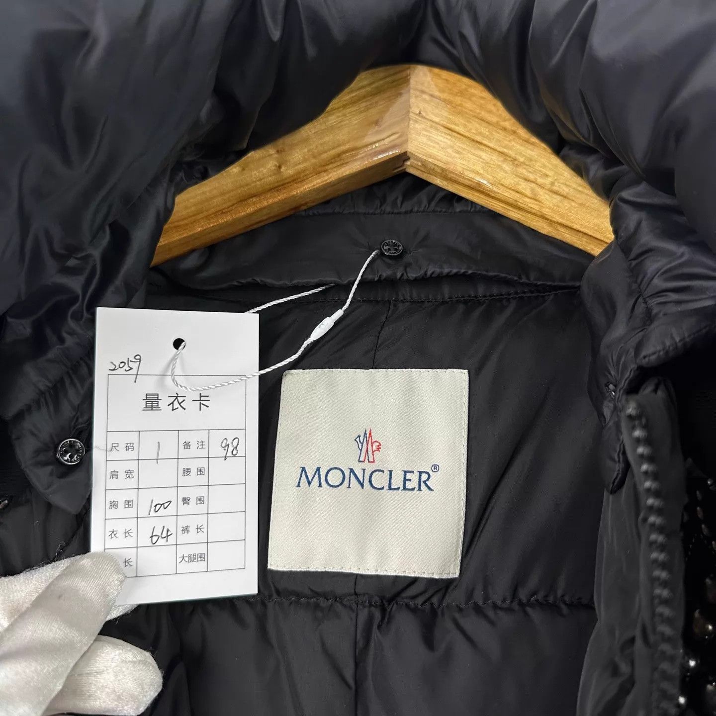 Moncler Moncler Limited Runway Beaded Heavy Puffer Size 1 Size S / US 4 / IT 40 - 3 Thumbnail