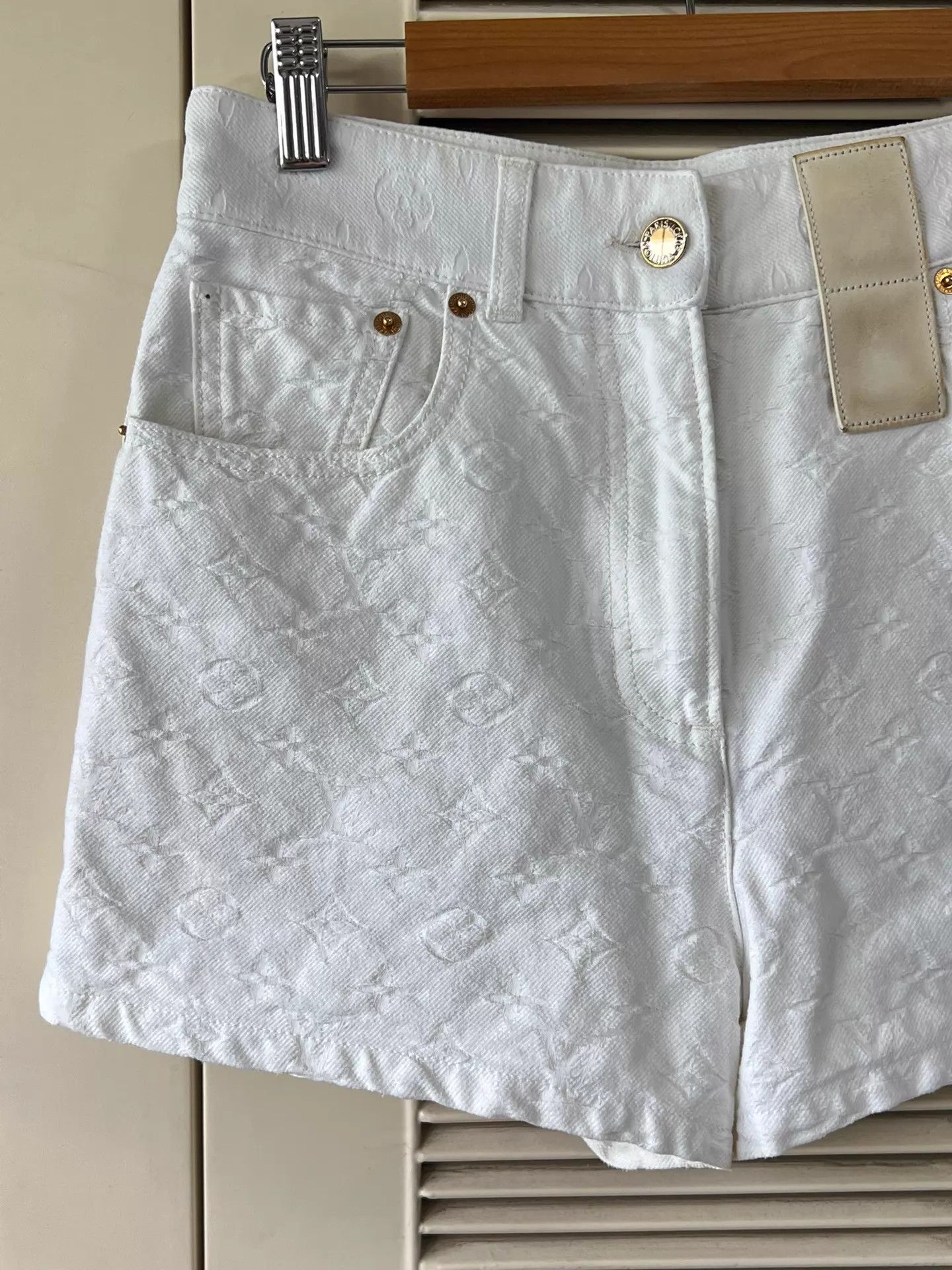 Louis Vuitton Louis Vuitton White All Over Logo Shorts Size 36 Like New Size 26" / US 2 / IT 38 - 3 Thumbnail