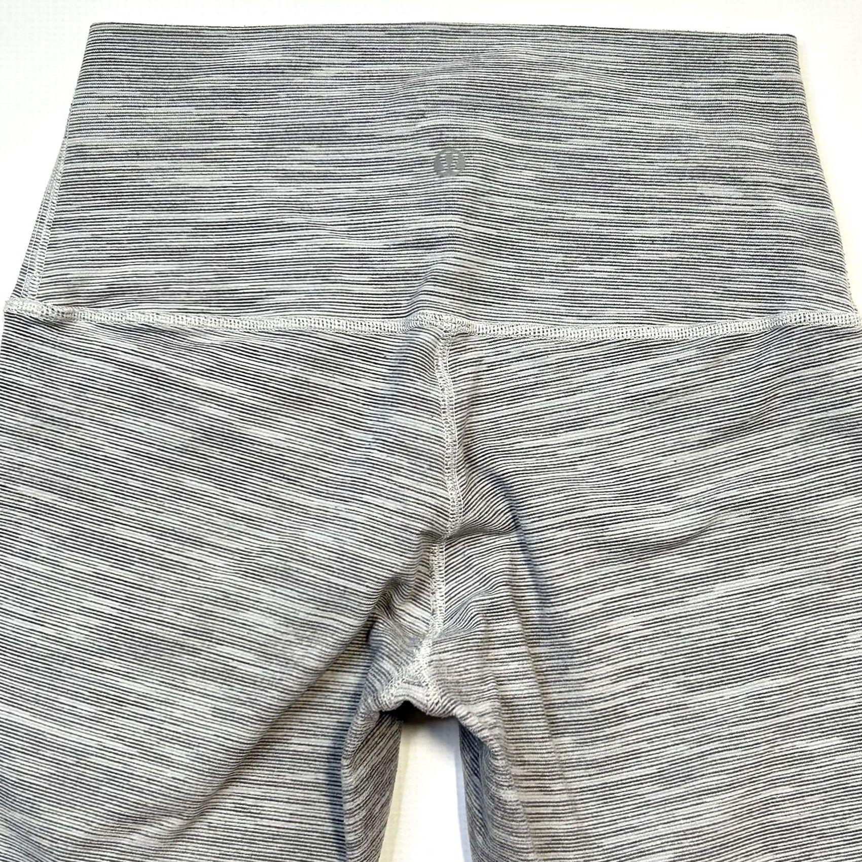 Lululemon Lululemon Wunder Under High Rise Crop Leggings Gray Striped Size 6 Womens Athletic Activewear Slim Ankle Size 28" / US 6 / IT 42 - 4 Thumbnail