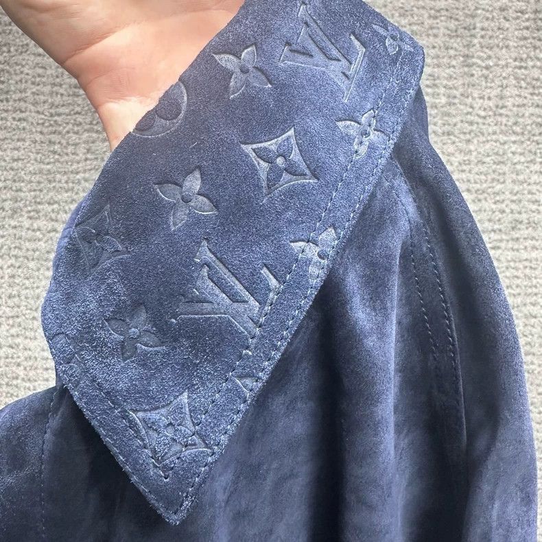 Louis Vuitton Louis Vuitton Reading embossed suede jacket Size US L / EU 52-54 / 3 - 3 Thumbnail