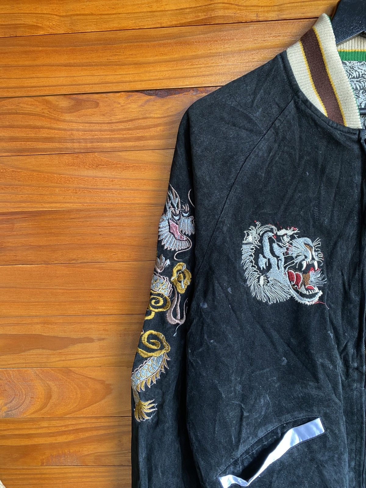 Japanese Brand Vintage Tiger Embroidered Sukajan Souvenir Jacket – Black Size US M / EU 48-50 / 2 - 9 Thumbnail