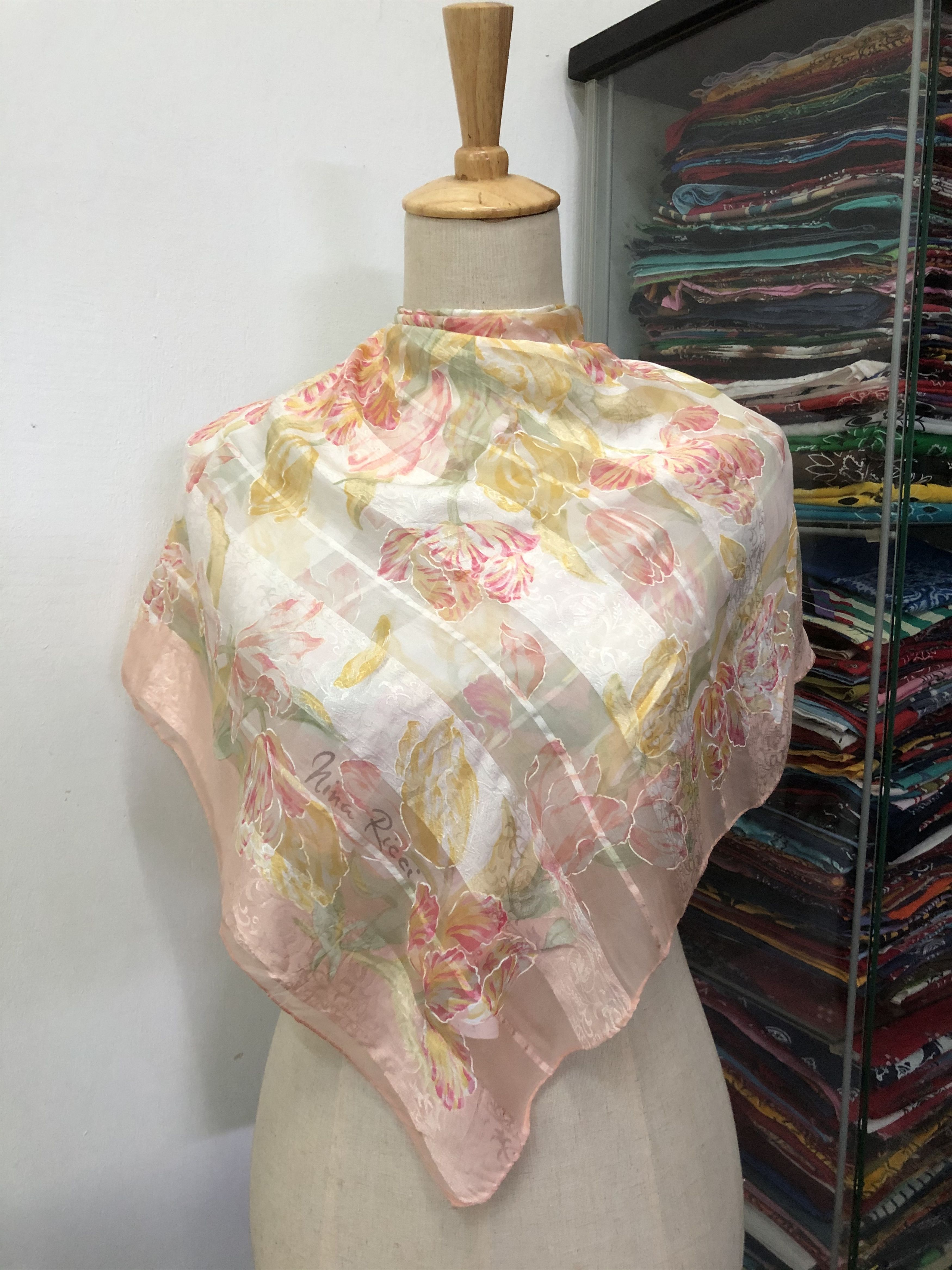 Nina Ricci × Vintage Vintage Nina Ricci Silk Scarf Size ONE SIZE - 1 Thumbnail