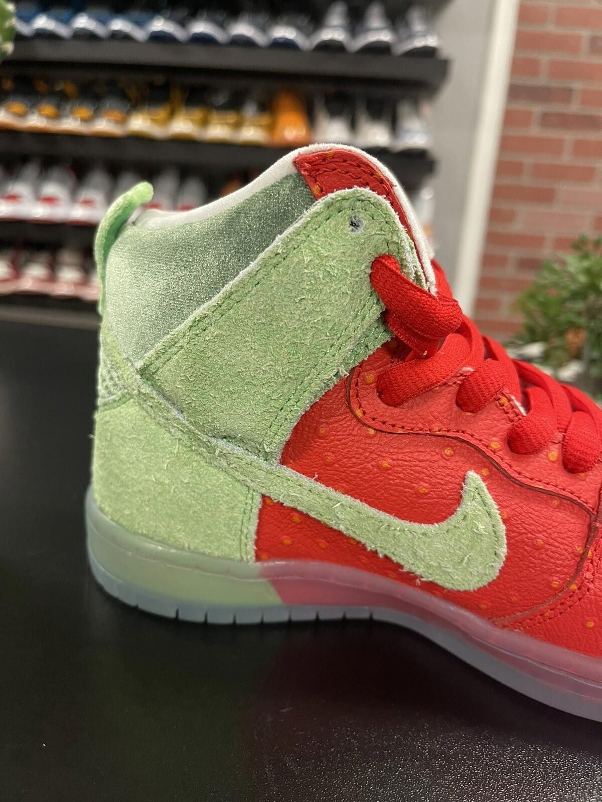 Nike Size 4 - Nike Dunk High SB Strawberry Cough - CW7093 600 Size US 5 / EU 37 - 6 Thumbnail